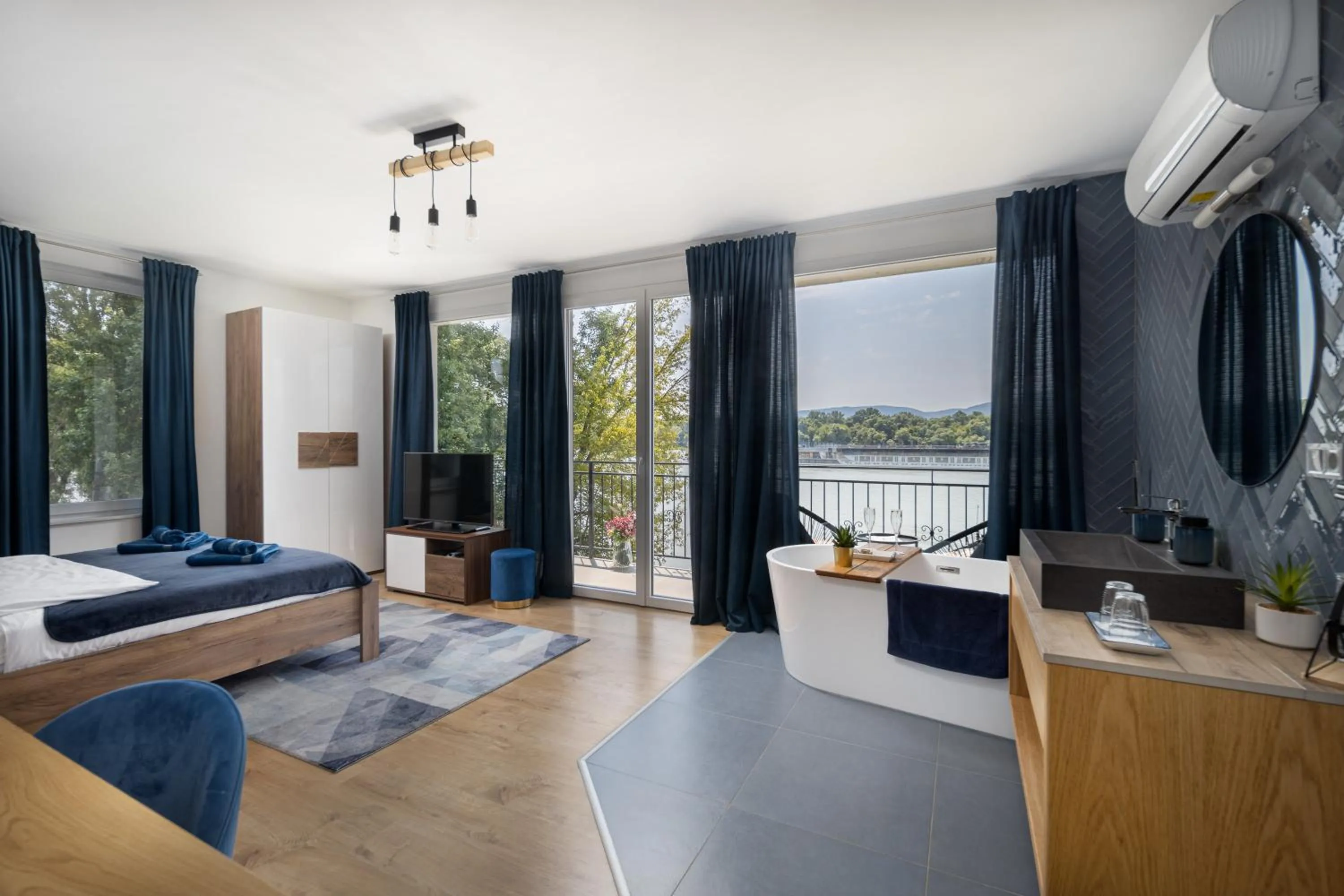 TV and multimedia, Bed in Duna P'Art Panzió