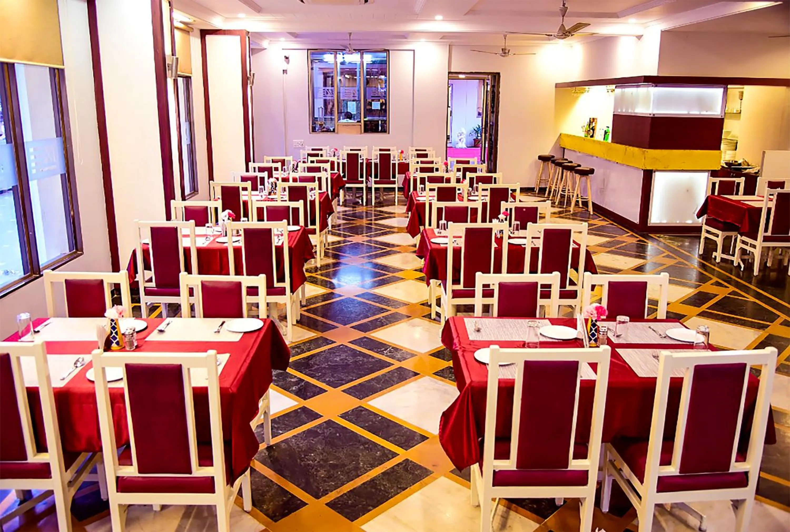 Restaurant/places to eat in Aron Resort Lonavala - Near Old Mumbai Pune Highway