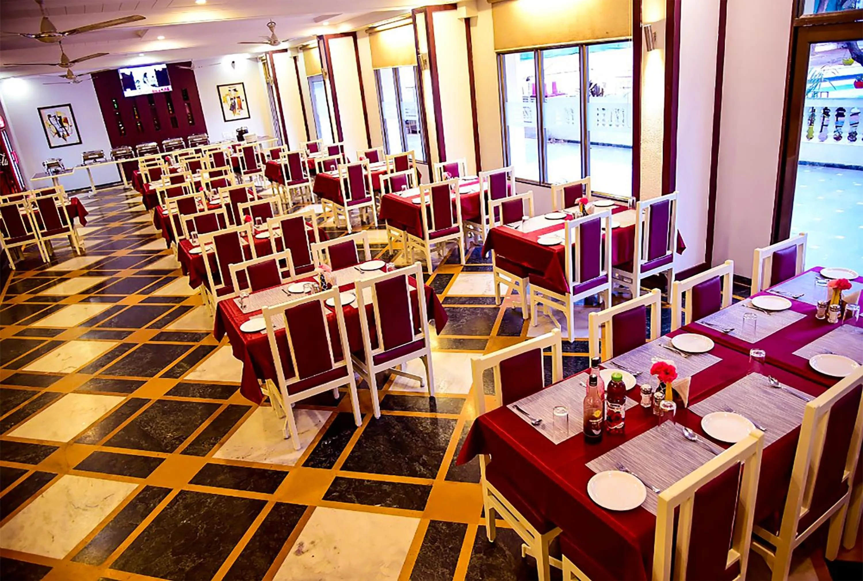 Restaurant/places to eat in Aron Resort Lonavala - Near Old Mumbai Pune Highway