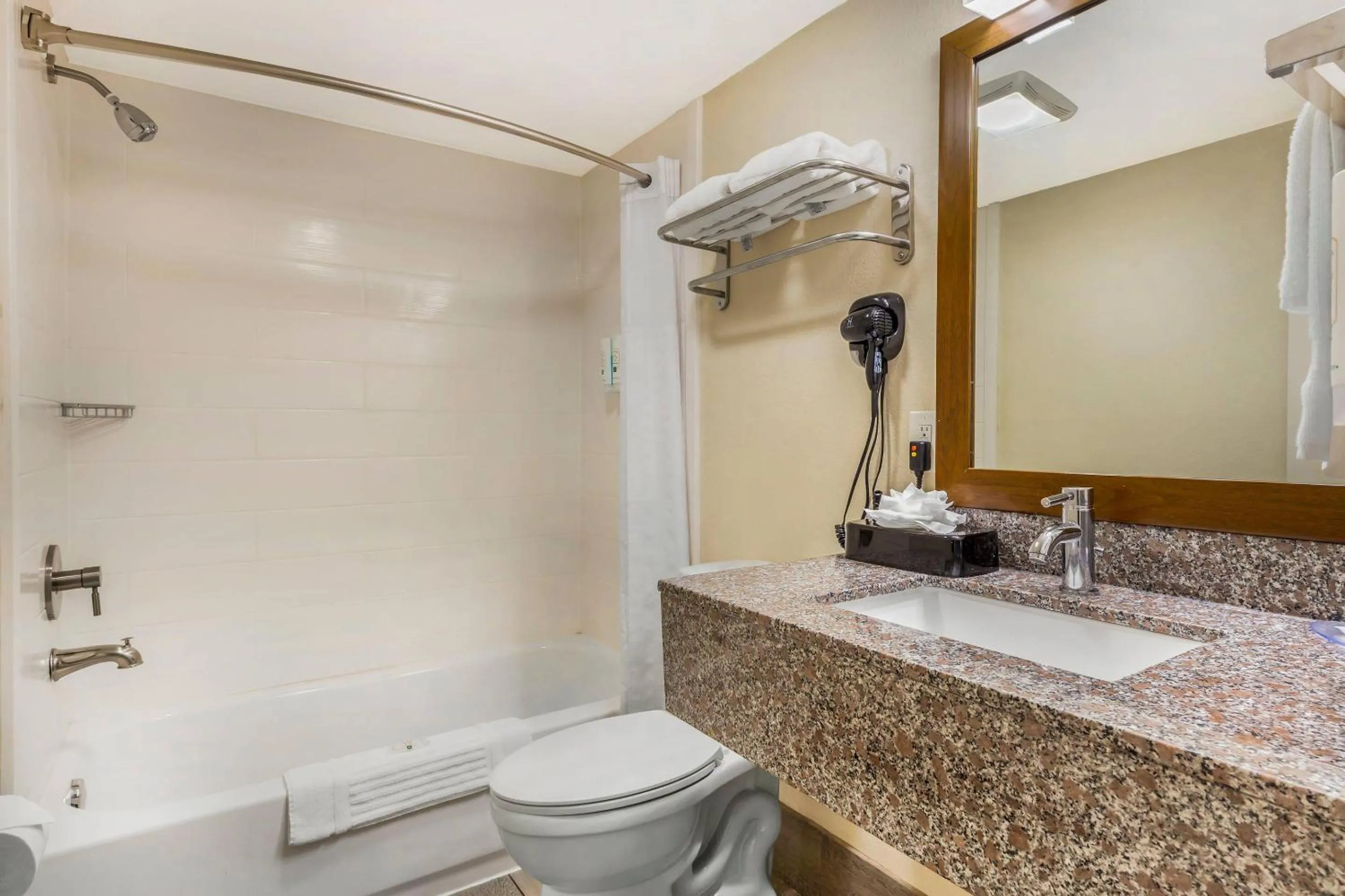 Bedroom in Quality Inn & Suites Spring Lake - Fayetteville near Fort Bragg