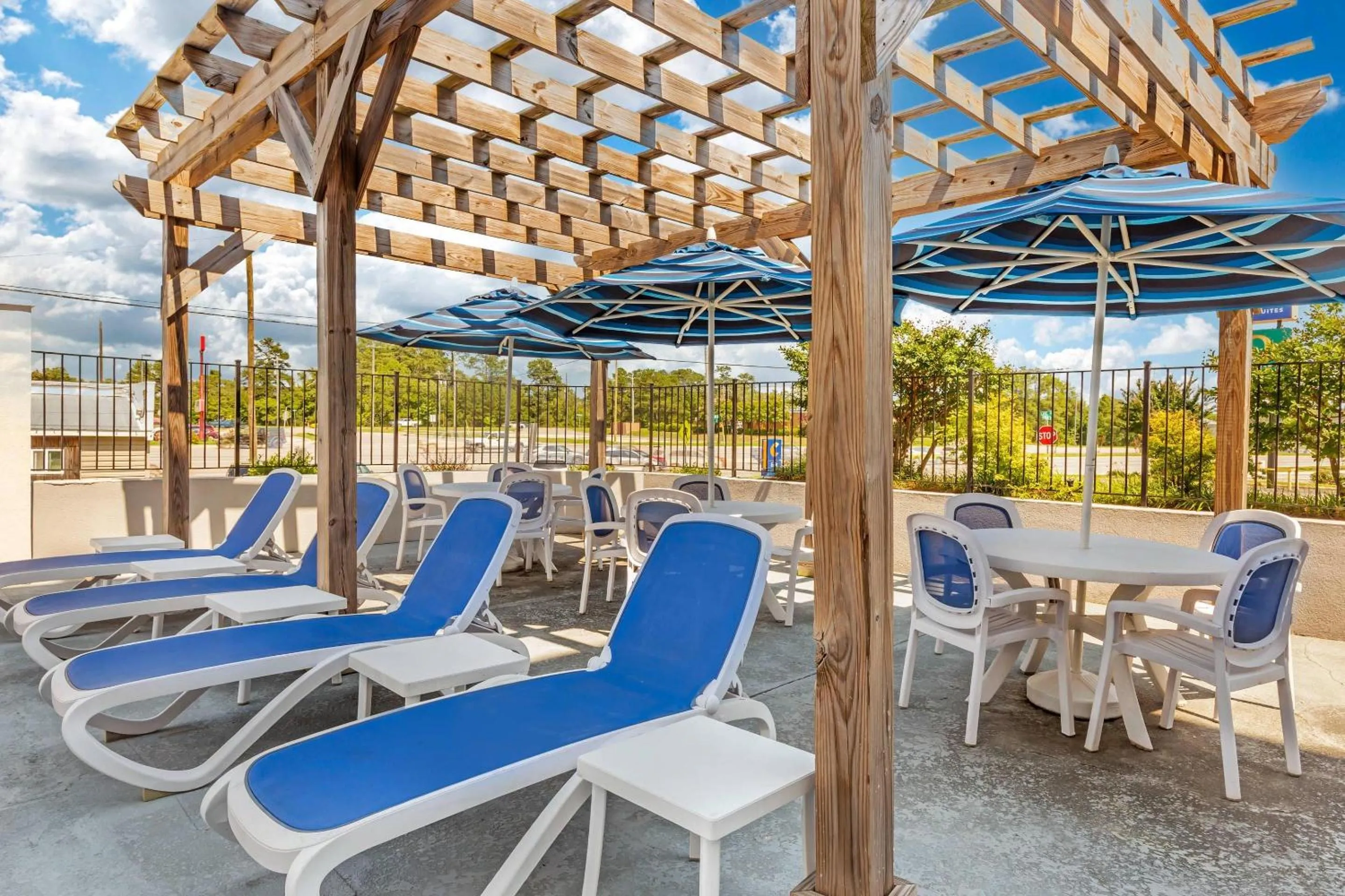 Swimming pool in Quality Inn & Suites Spring Lake - Fayetteville near Fort Bragg