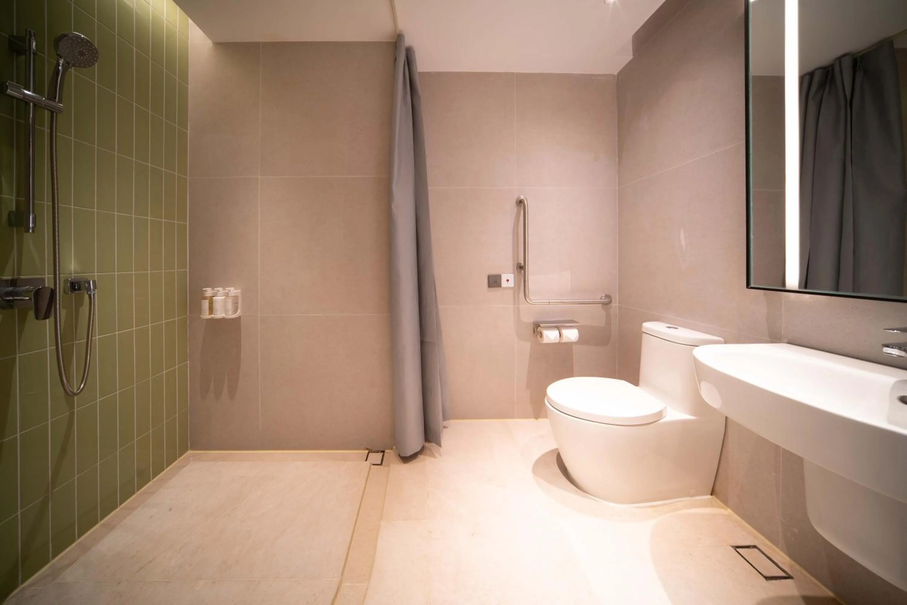 Holiday Inn Qinhuangdao Haigang