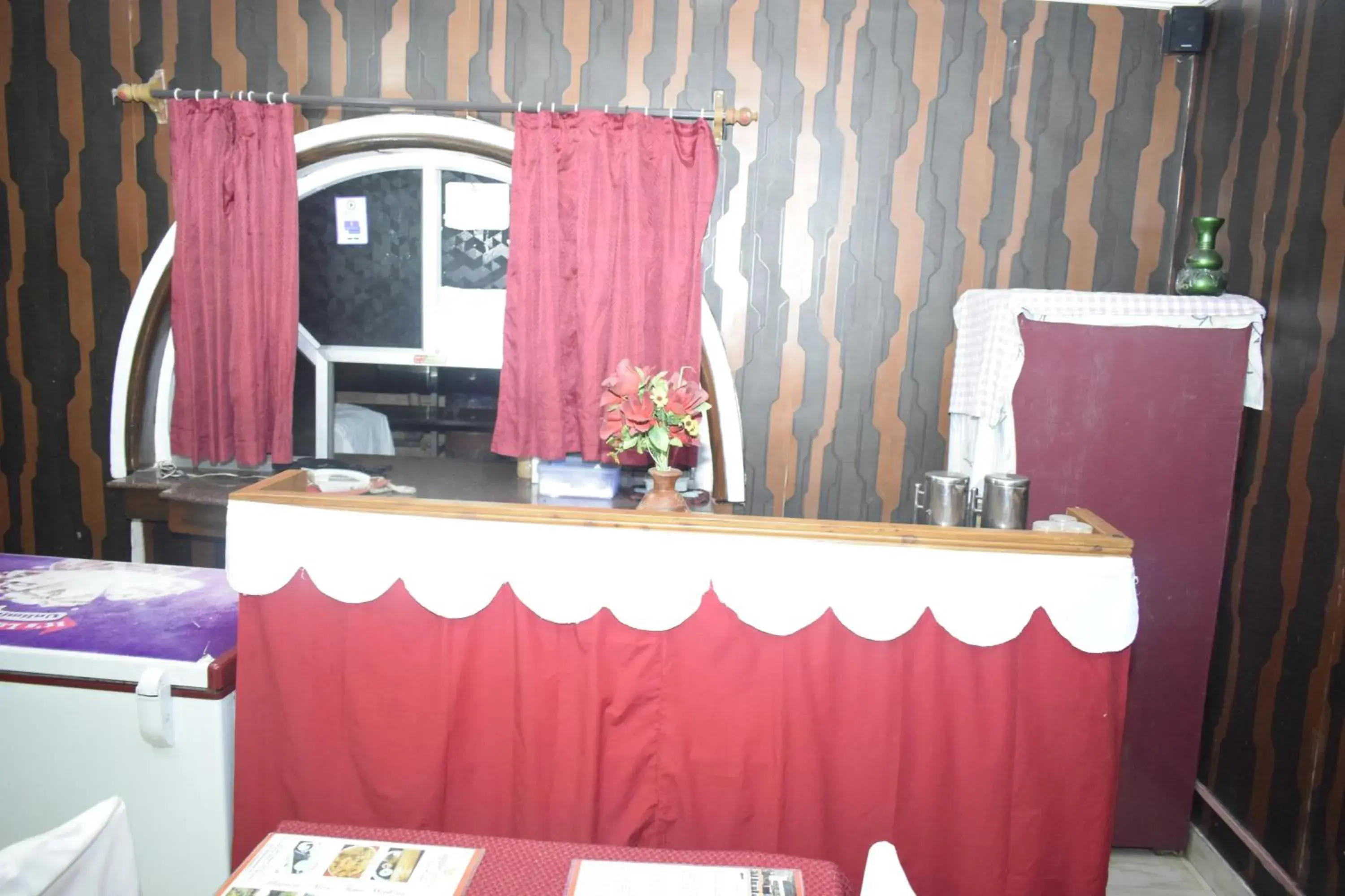 Restaurant/places to eat in Hotel Apple Valley Restaurant/places to eat in Hotel Apple Valley