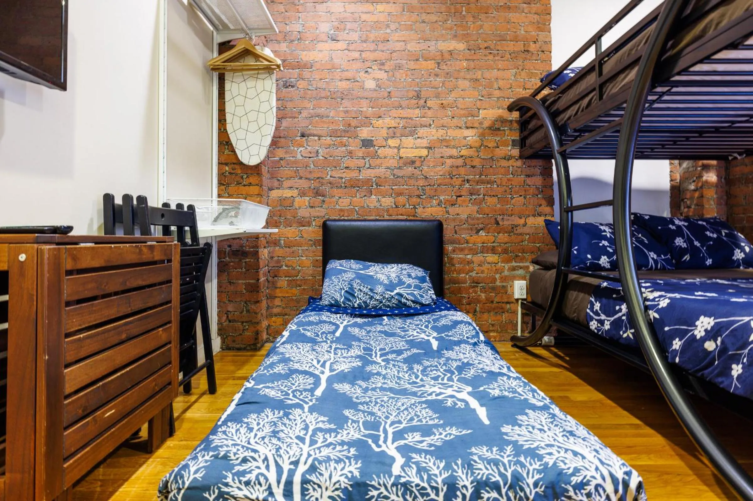 TV and multimedia, Bed in Studios in New York