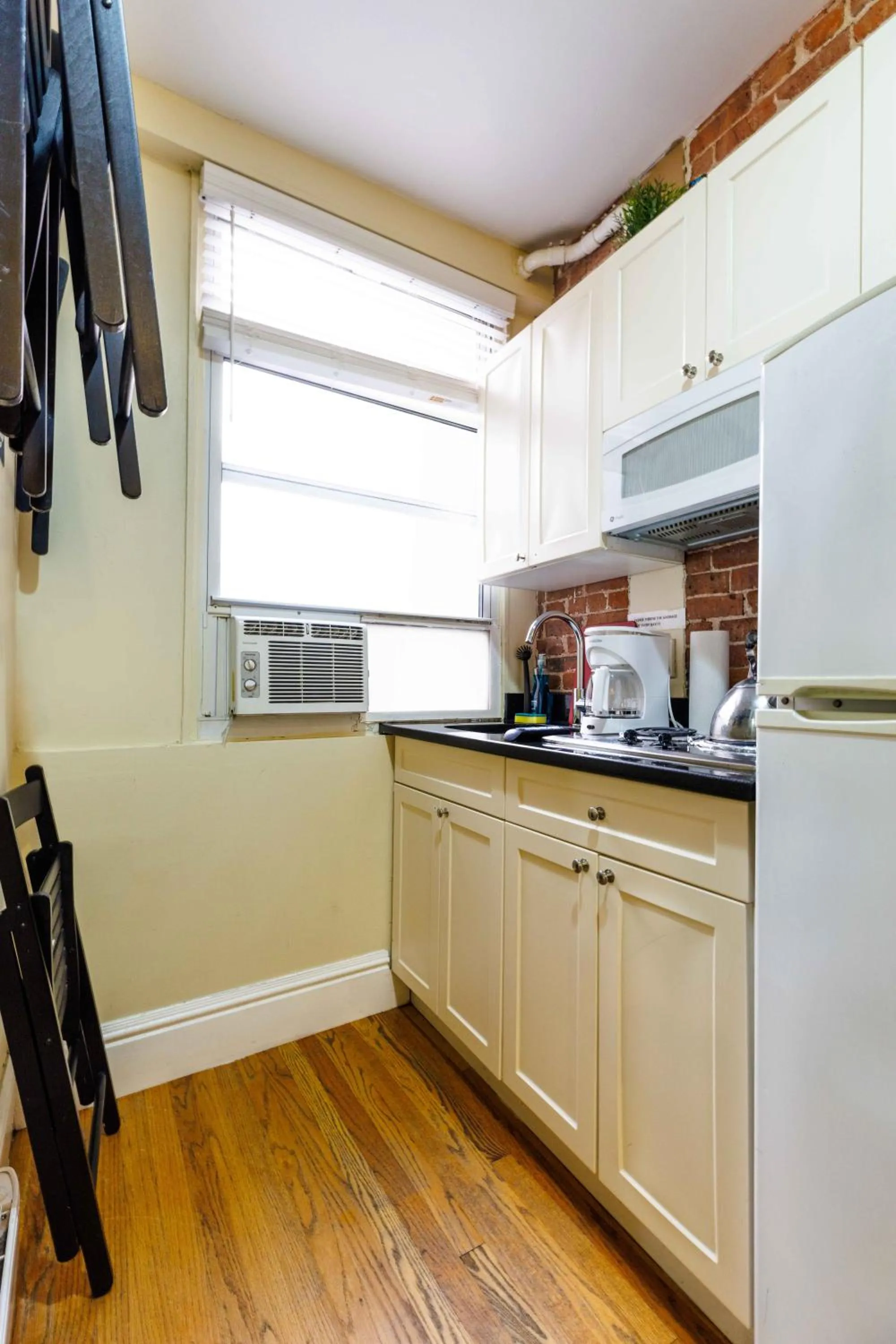 Kitchen or kitchenette in Studios in New York