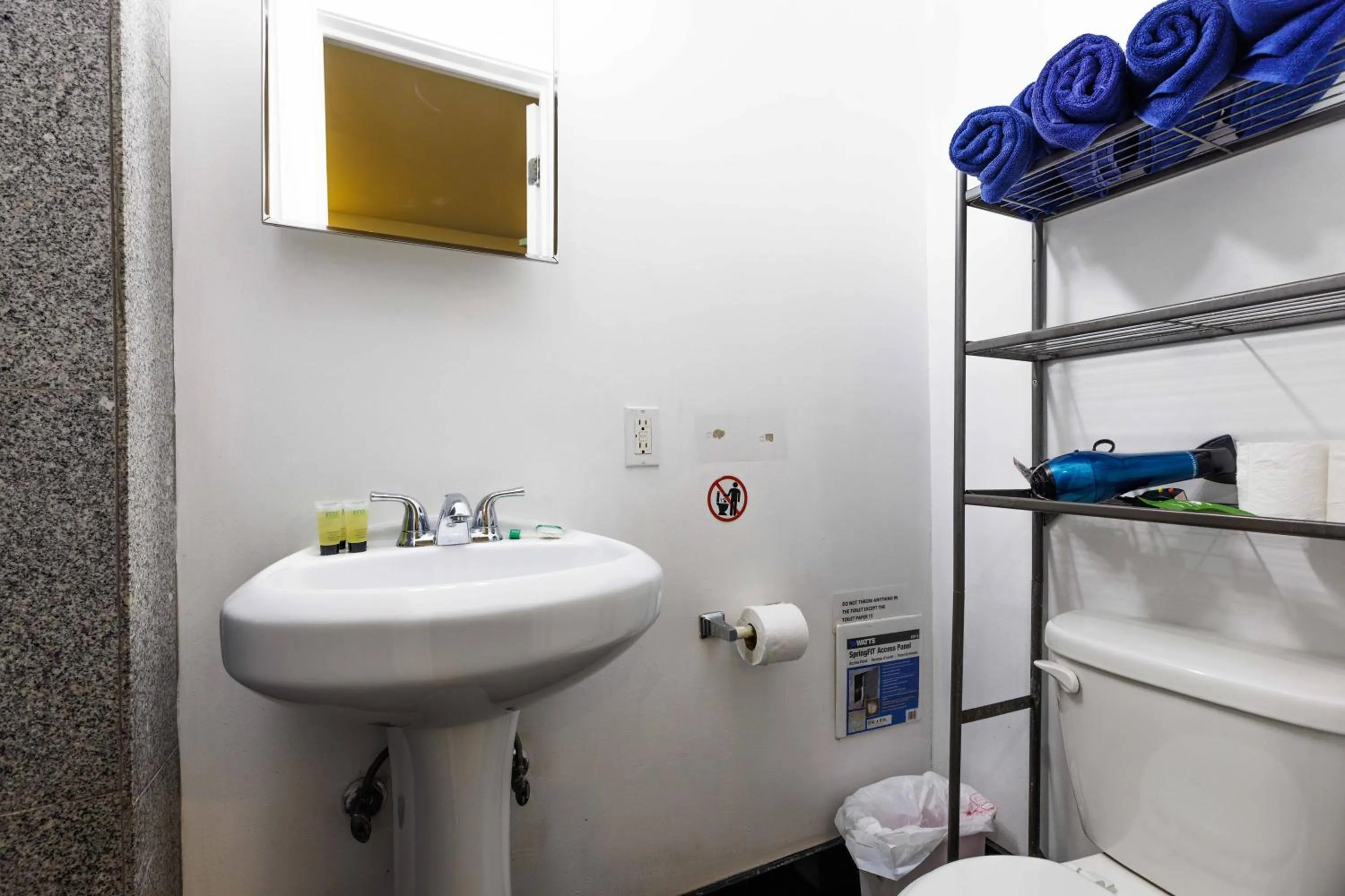 Toilet in Studios in New York