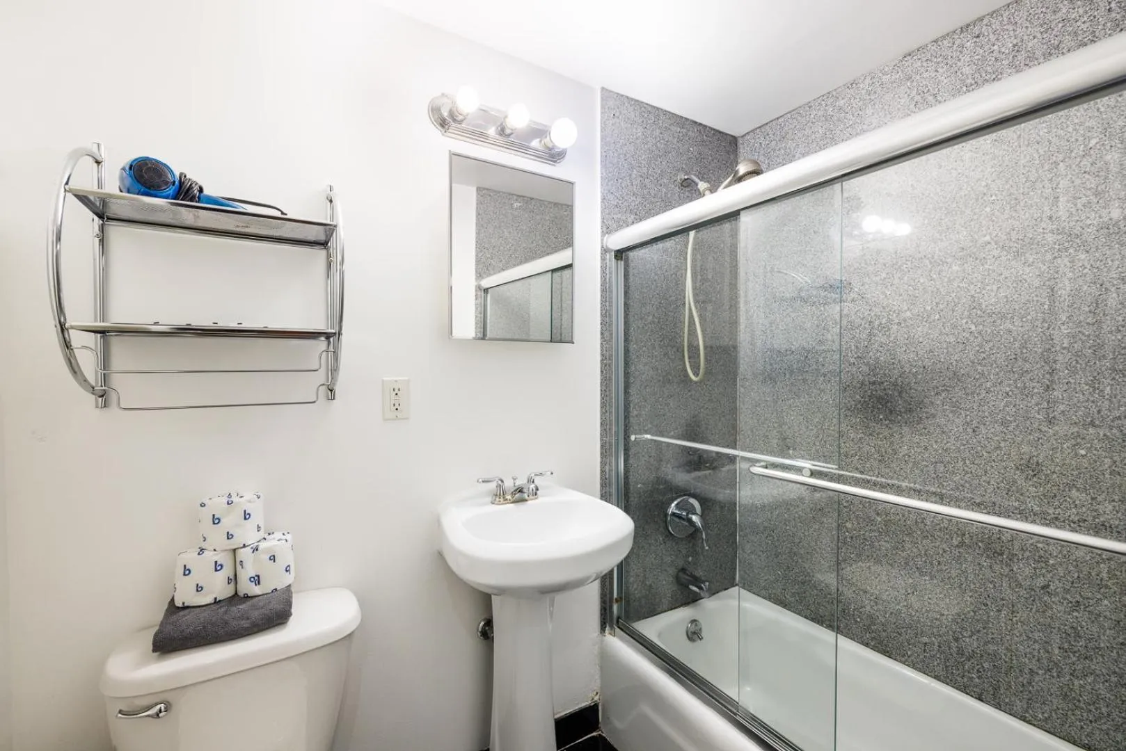 Shower in Studios in New York