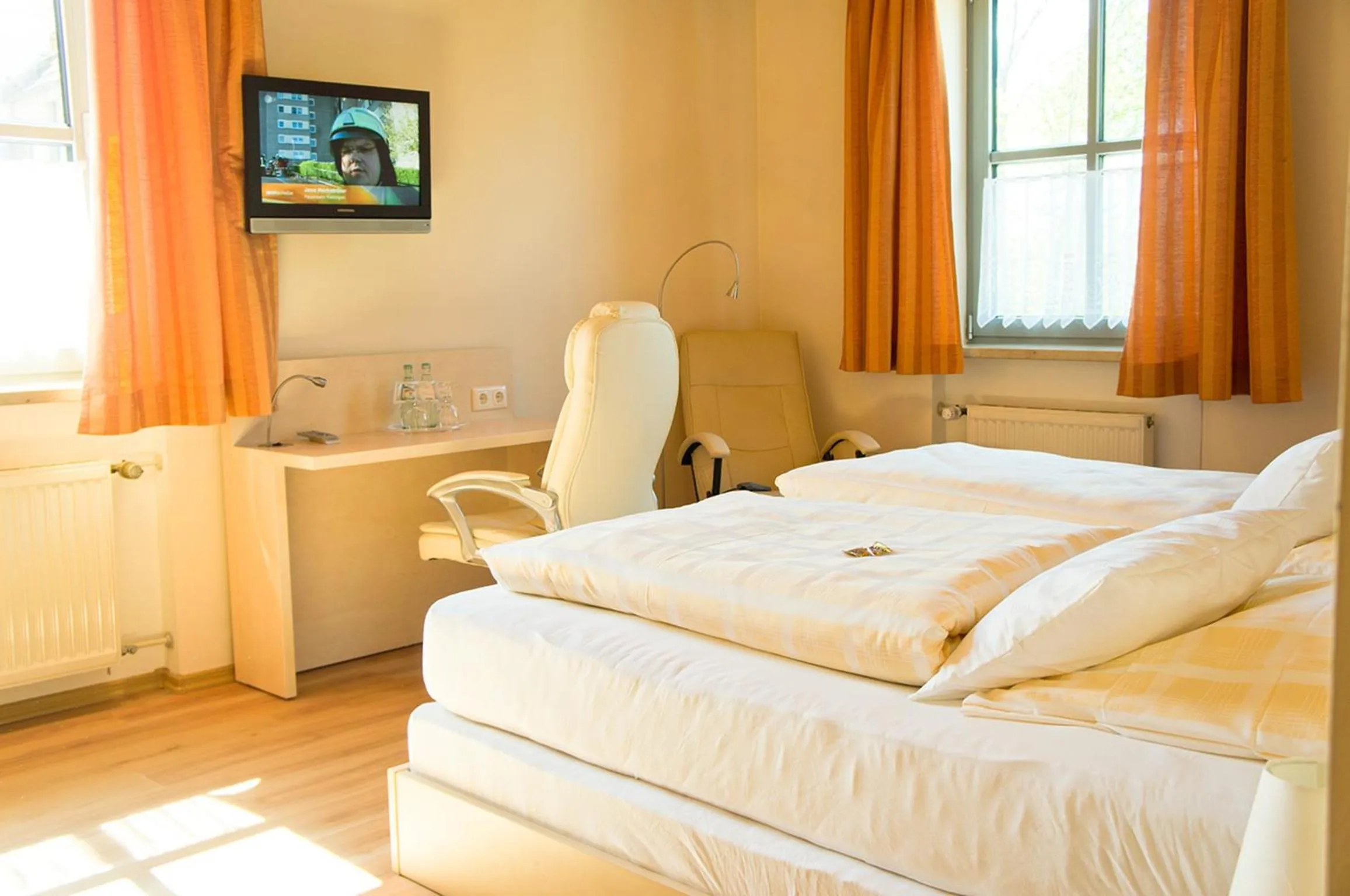 Photo of the whole room, Bed in Hotel - Restaurant Kastanienhof Lauingen