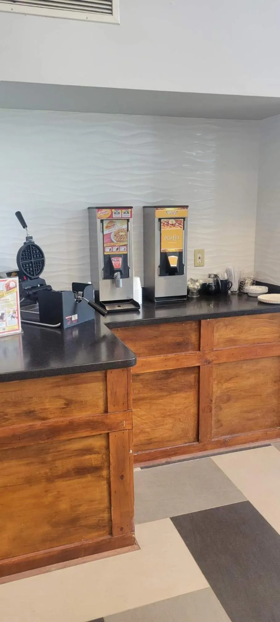 Breakfast in Royal Inn & Suites