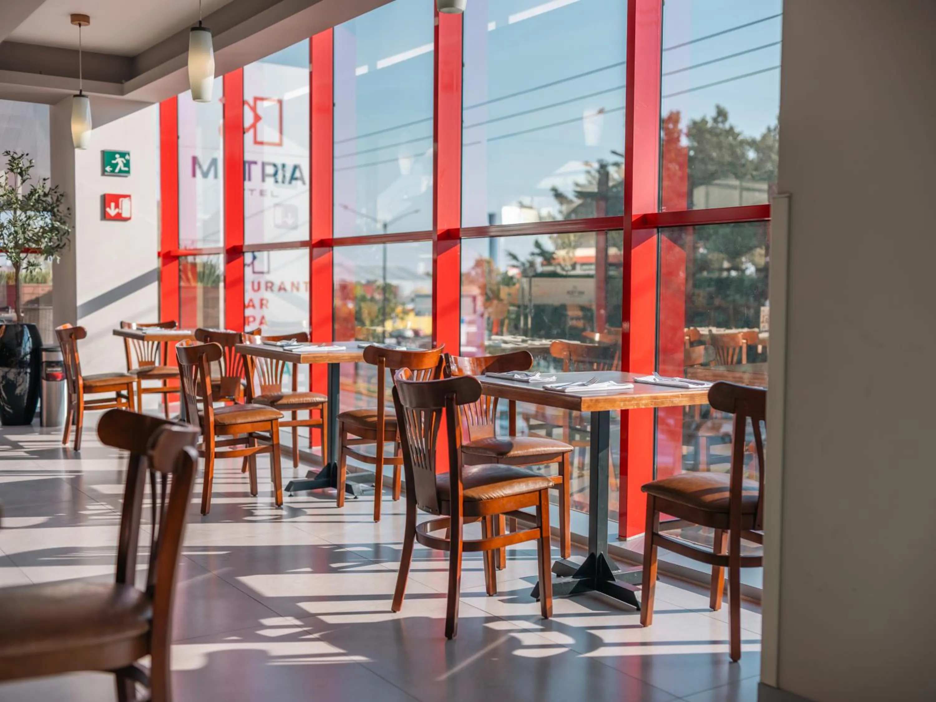 Restaurant/places to eat in Metria Hotel