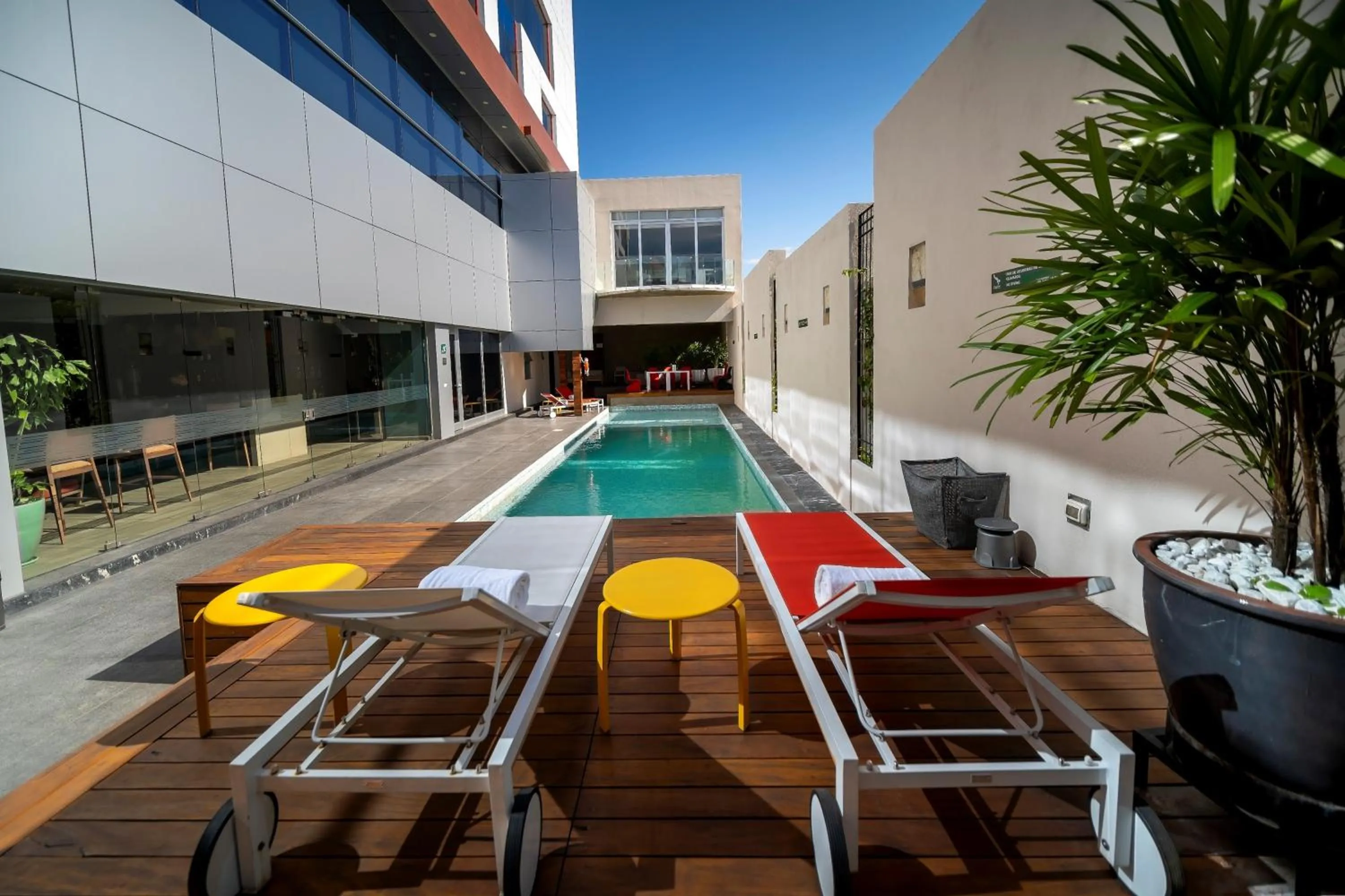 Swimming pool in Metria Hotel