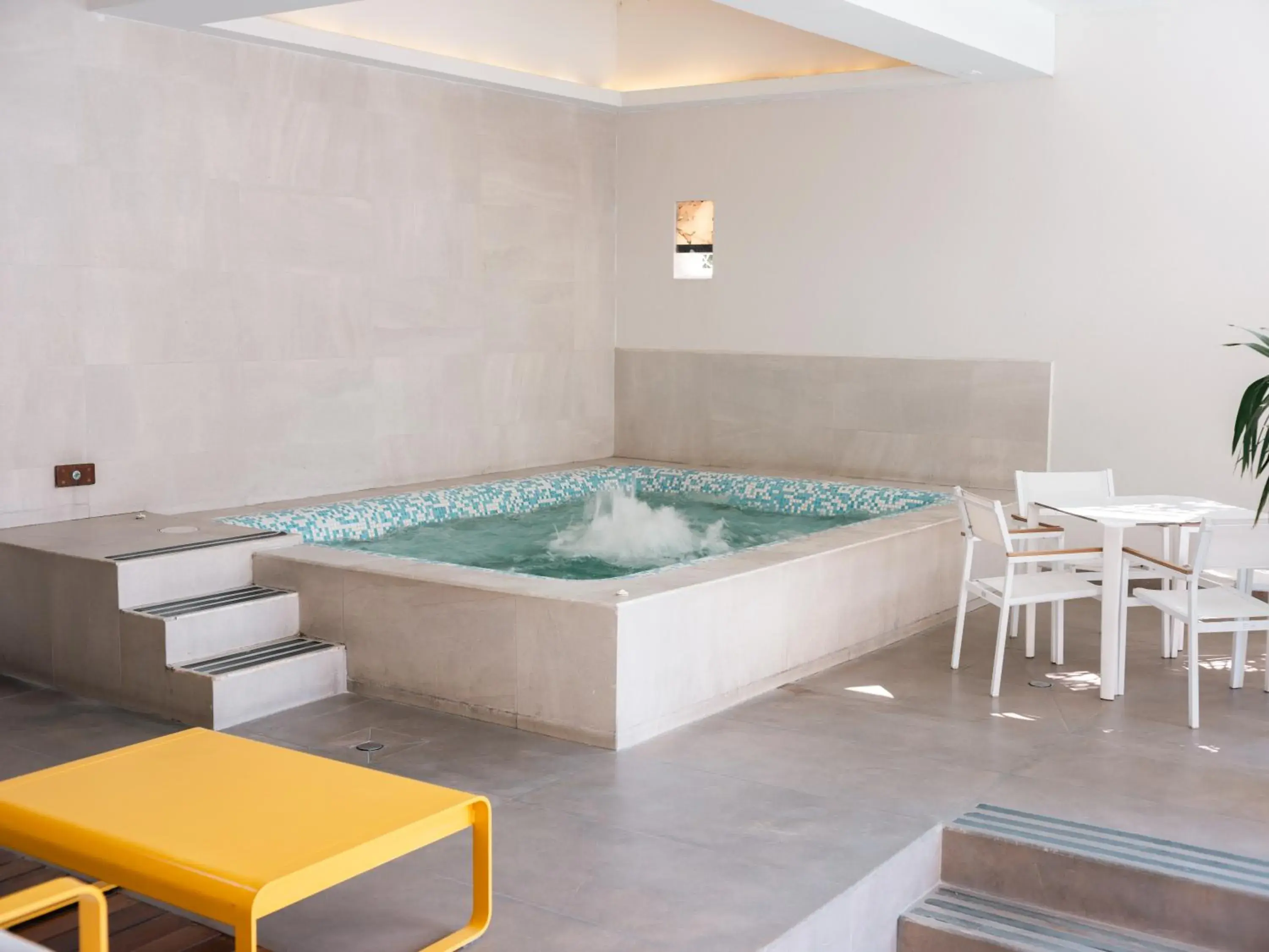 Swimming pool in Metria Hotel Swimming pool in Metria Hotel
