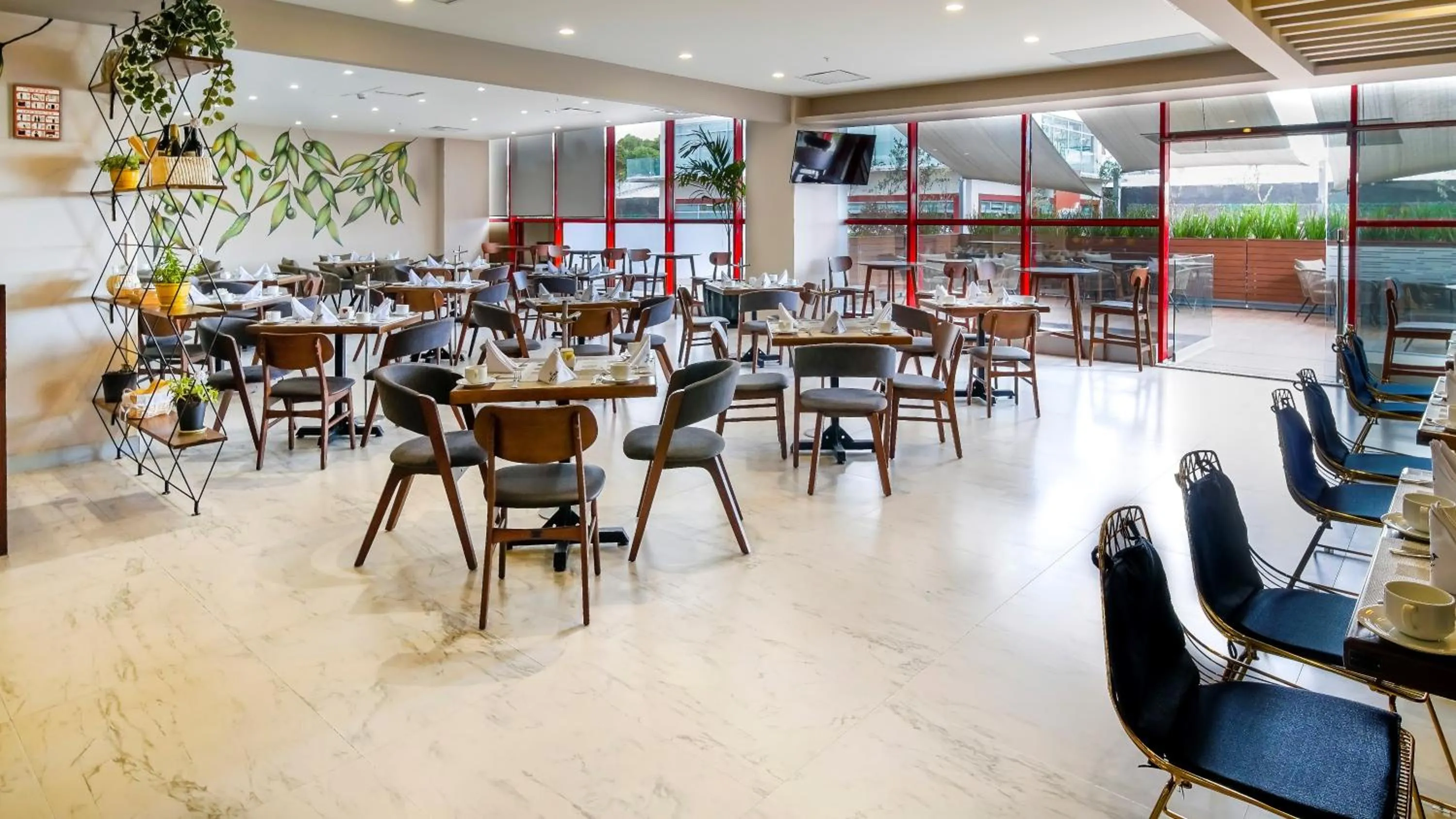 Restaurant/places to eat in Metria Hotel