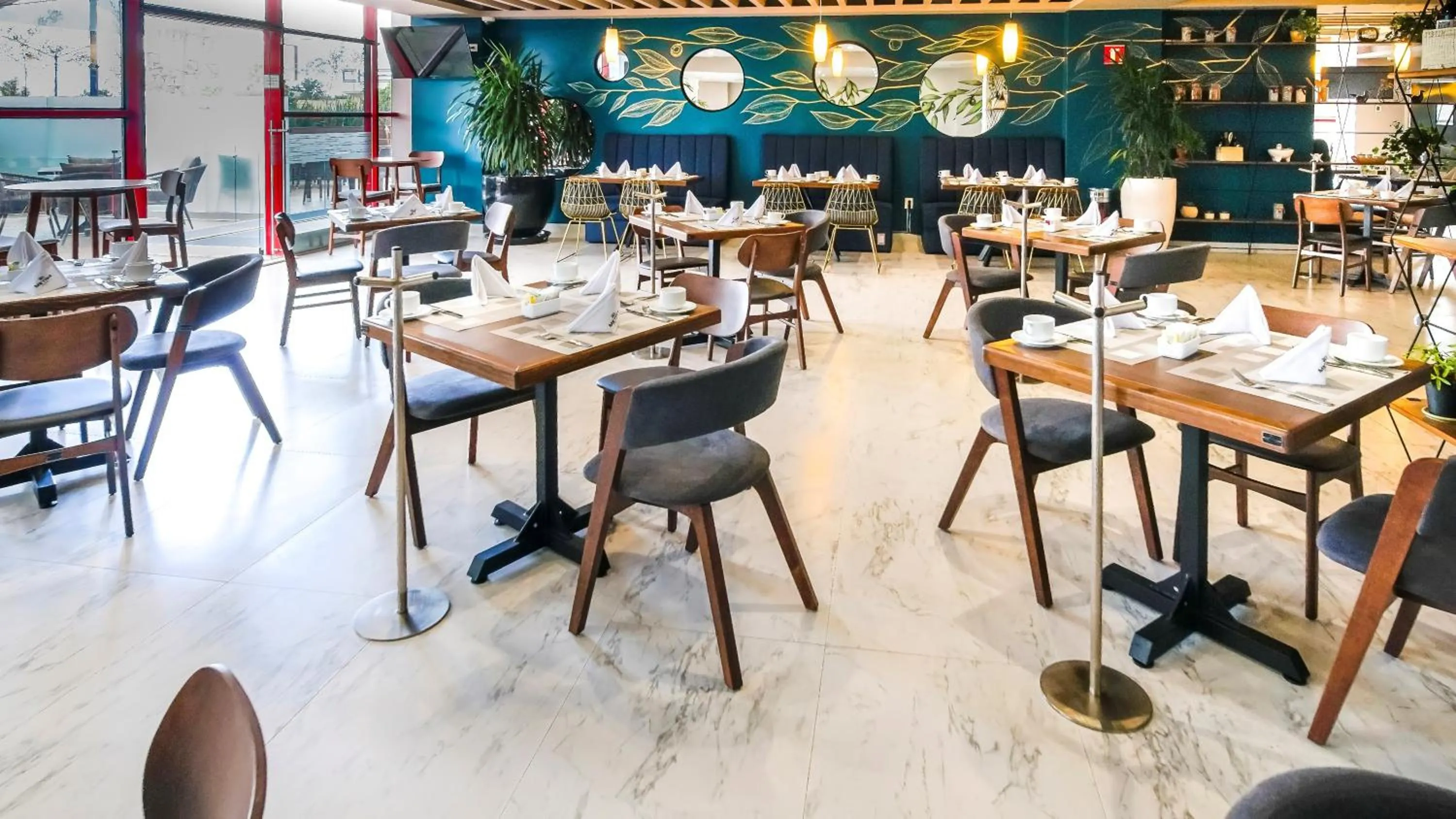 Restaurant/places to eat in Metria Hotel