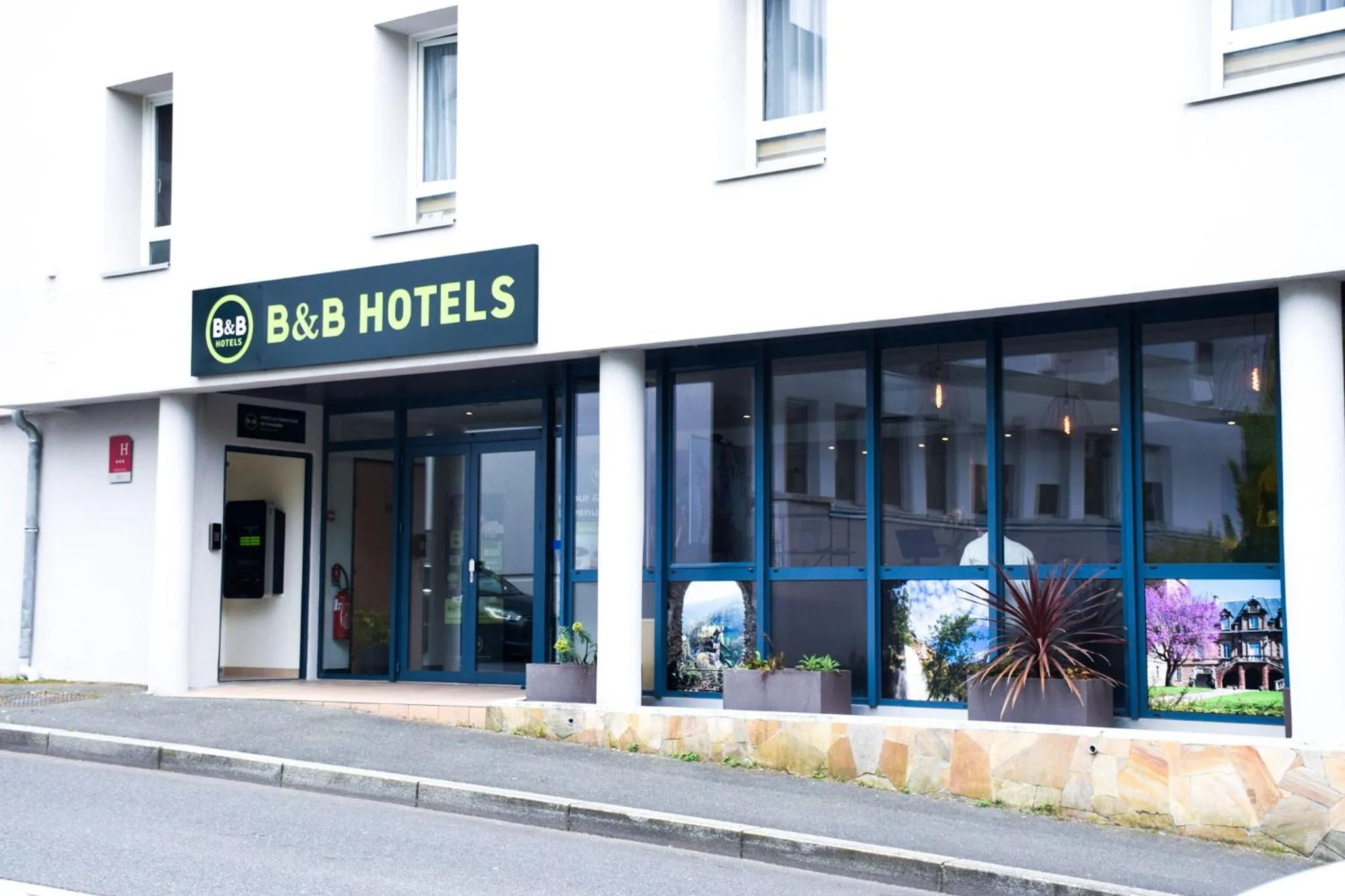 Property building in B&B HOTEL Rodez Bourran