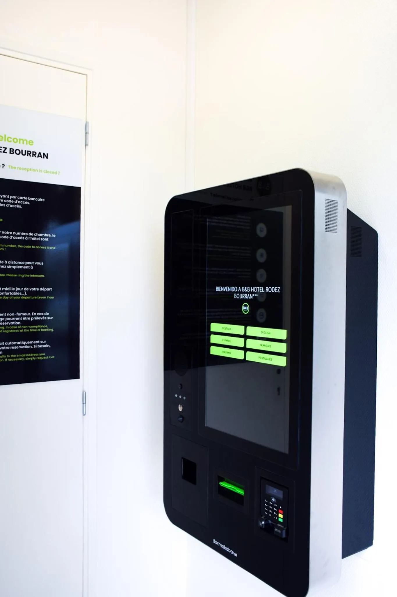 Facade/entrance in B&B HOTEL Rodez Bourran