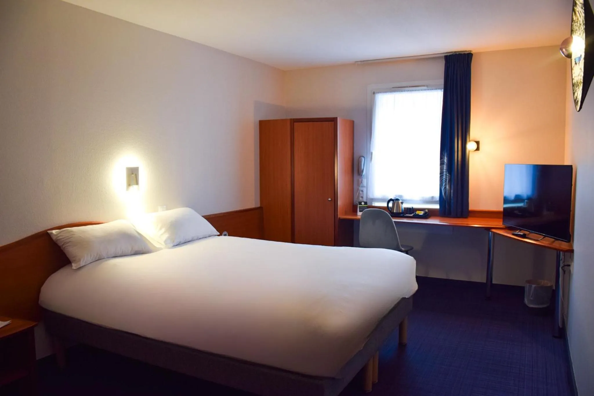 Bedroom, Bed in B&B HOTEL Rodez Bourran