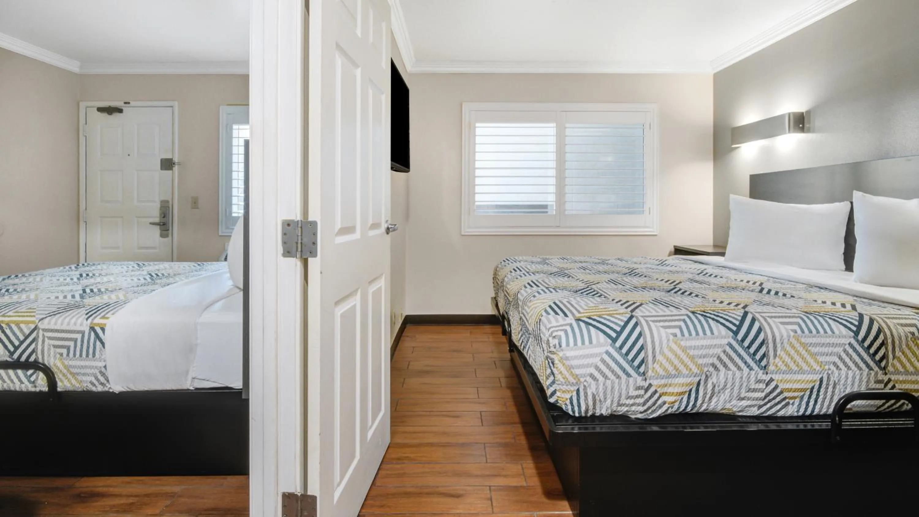 Bed in Studio 6 Ontario CA Convention Center Airport