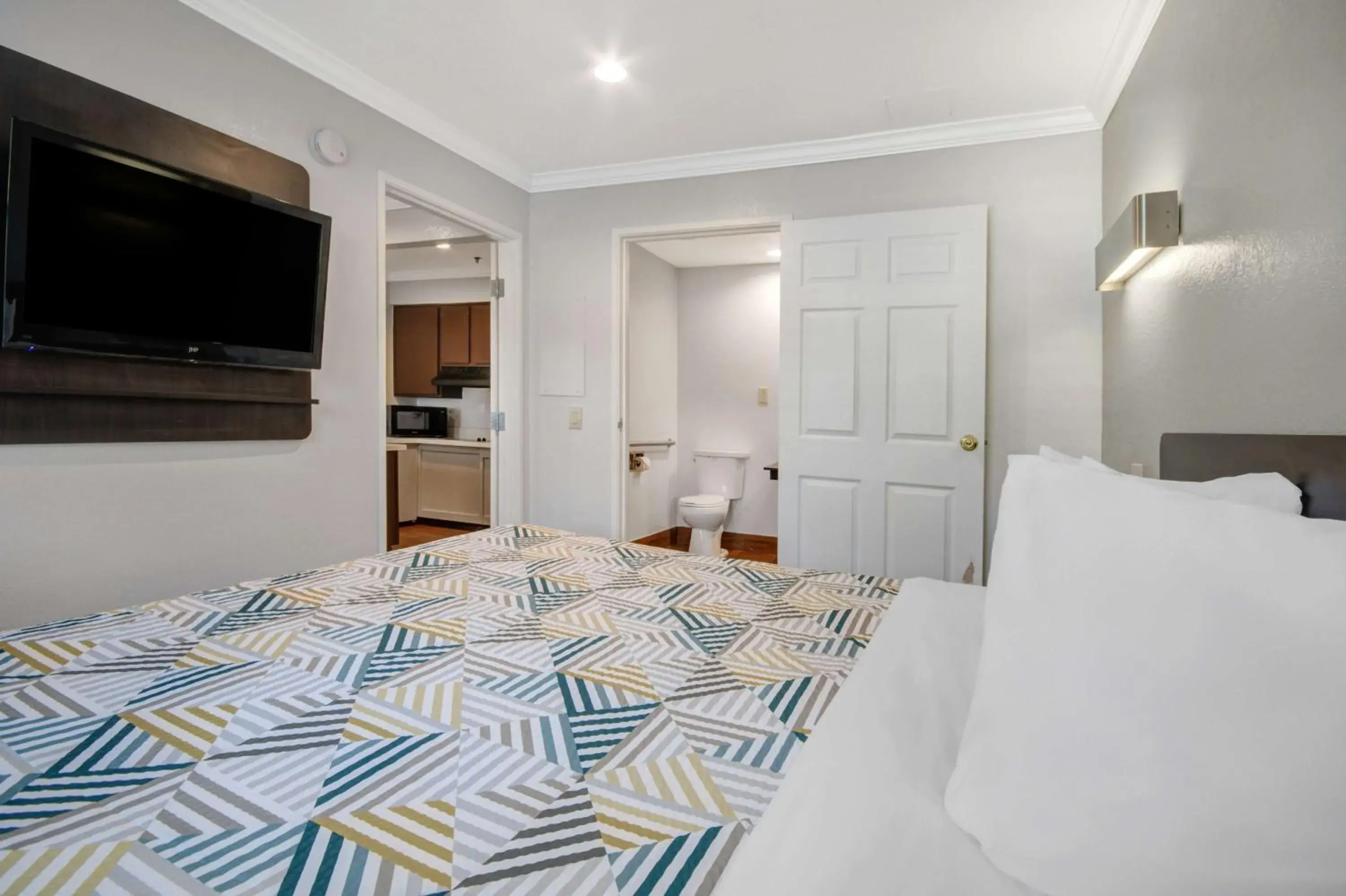 Photo of the whole room, Bed in Studio 6 Ontario CA Convention Center Airport Photo of the whole room, Bed in Studio 6 Ontario CA Convention Center Airport