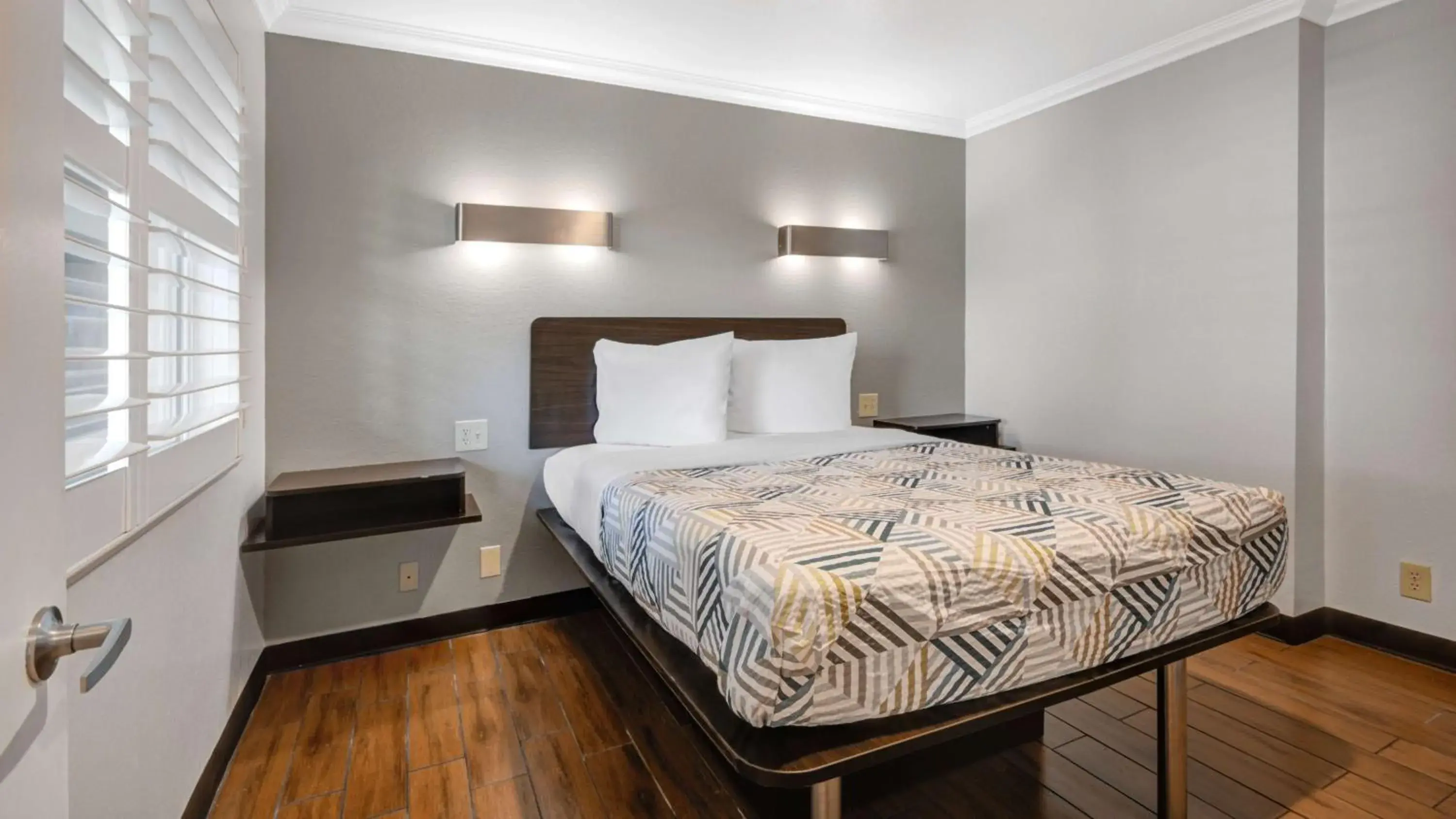 Photo of the whole room, Bed in Studio 6 Ontario CA Convention Center Airport Photo of the whole room, Bed in Studio 6 Ontario CA Convention Center Airport