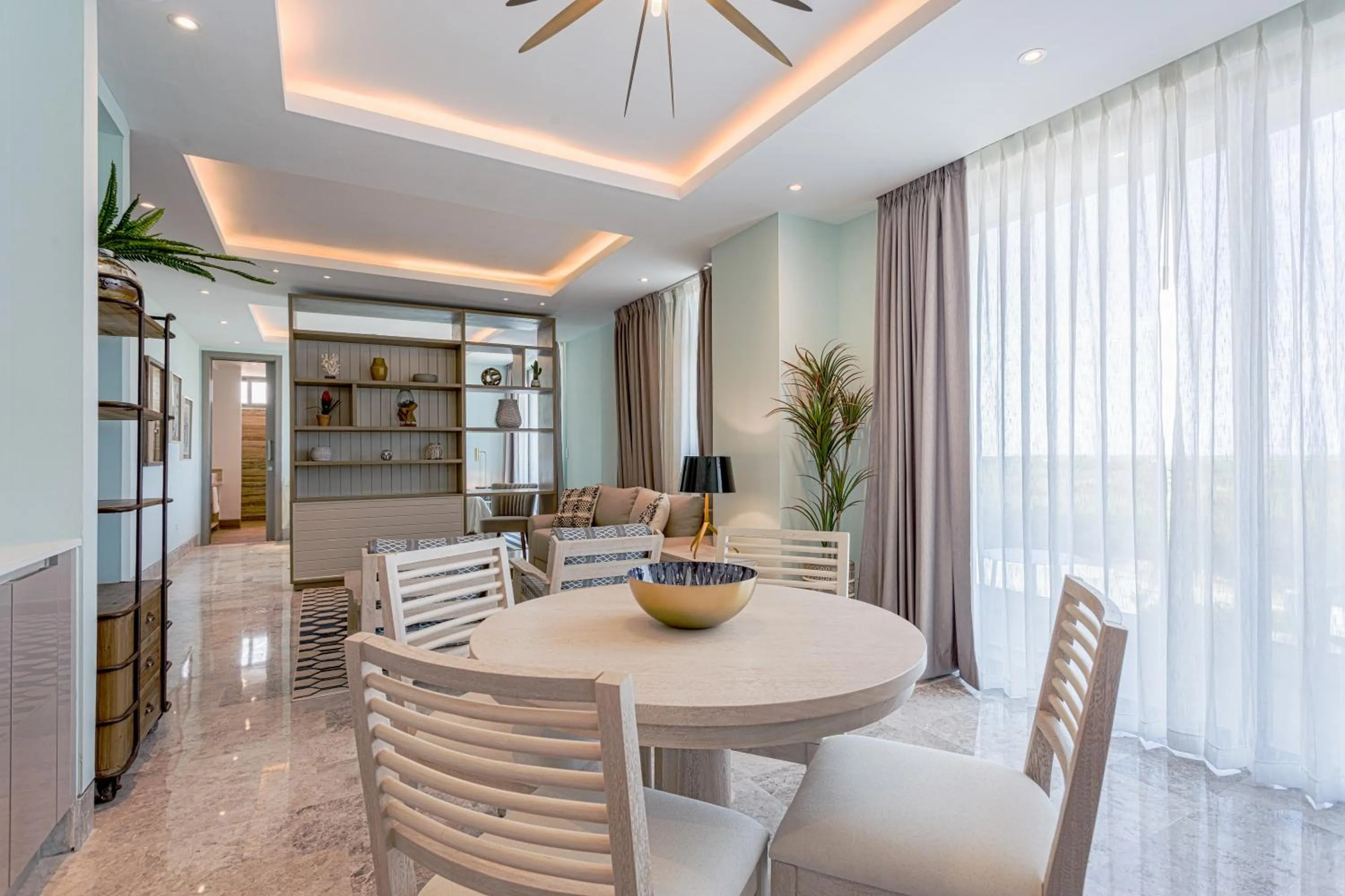 ll Lago at Juanillo Beach