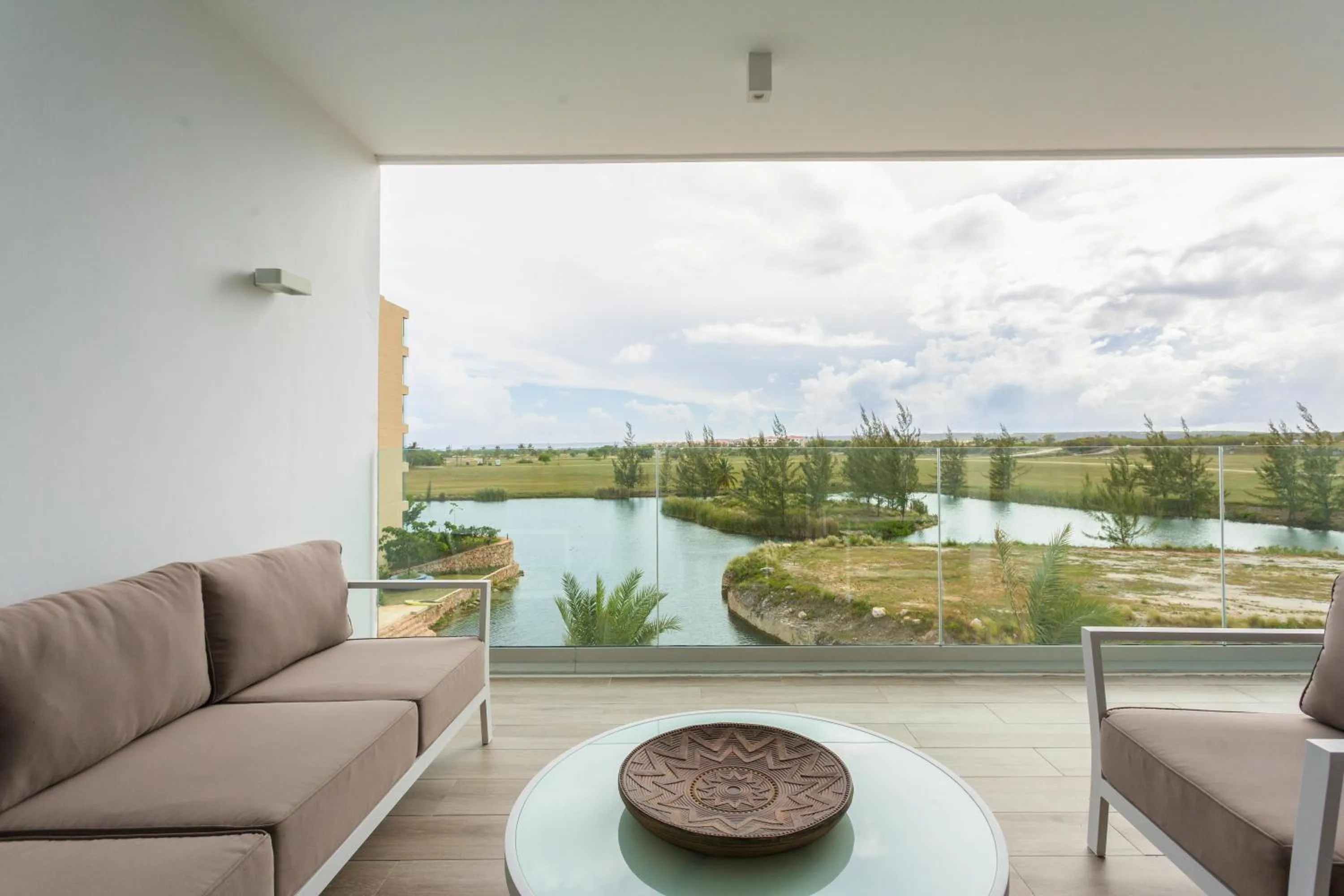 ll Lago at Juanillo Beach