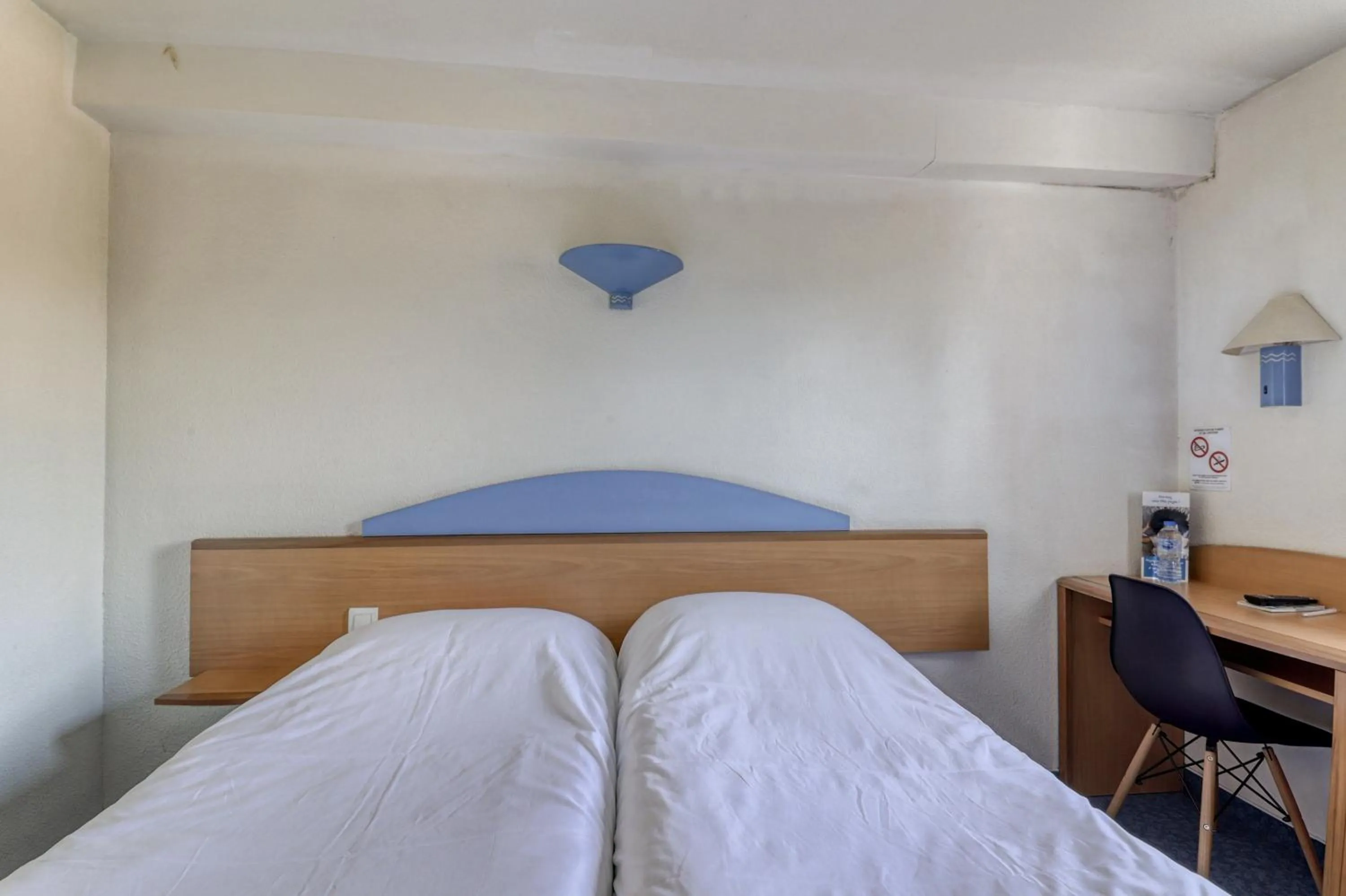 Bed in Brit Hotel Essentiel Saint-Flour