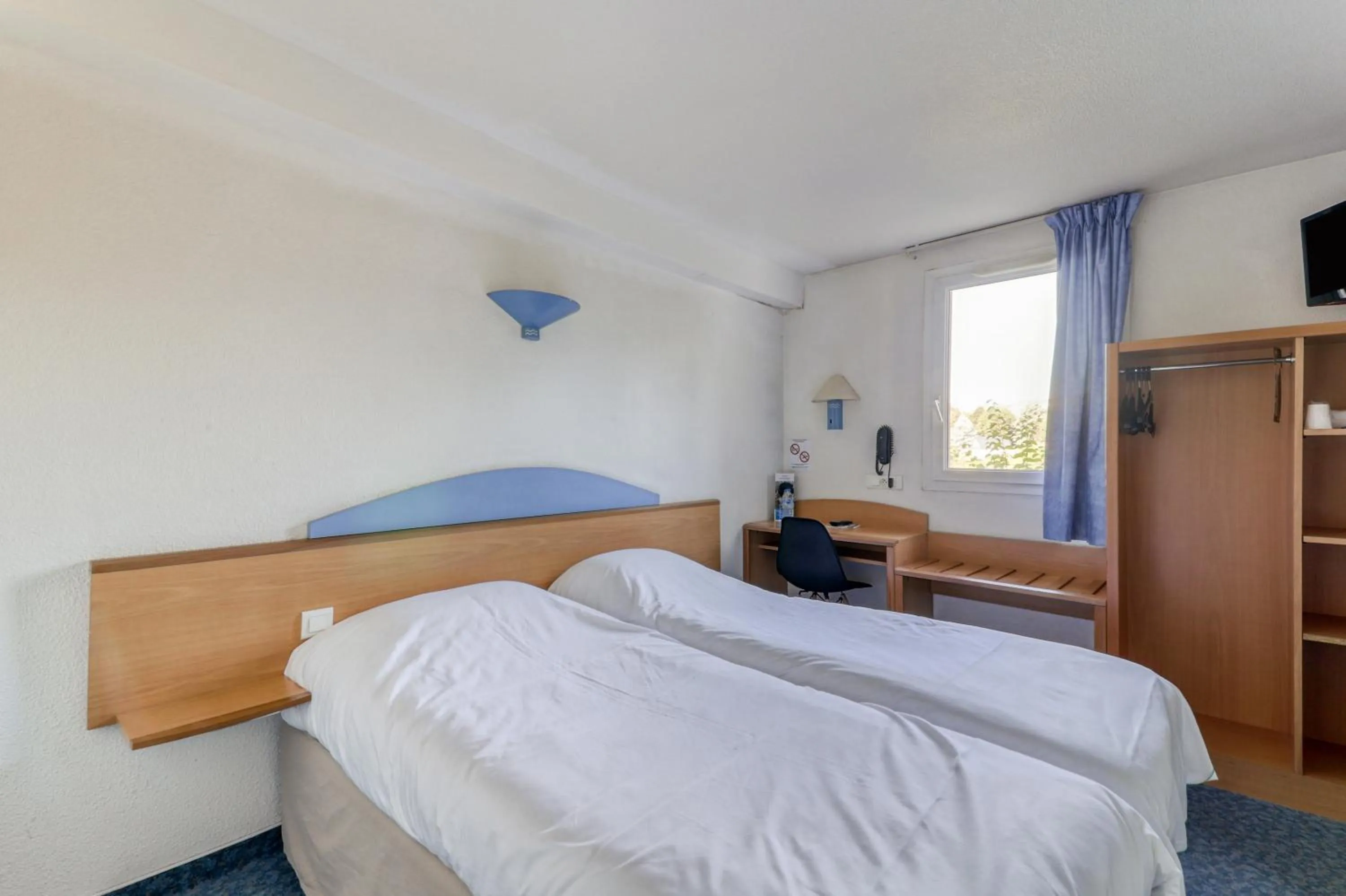 Bed in Brit Hotel Essentiel Saint-Flour