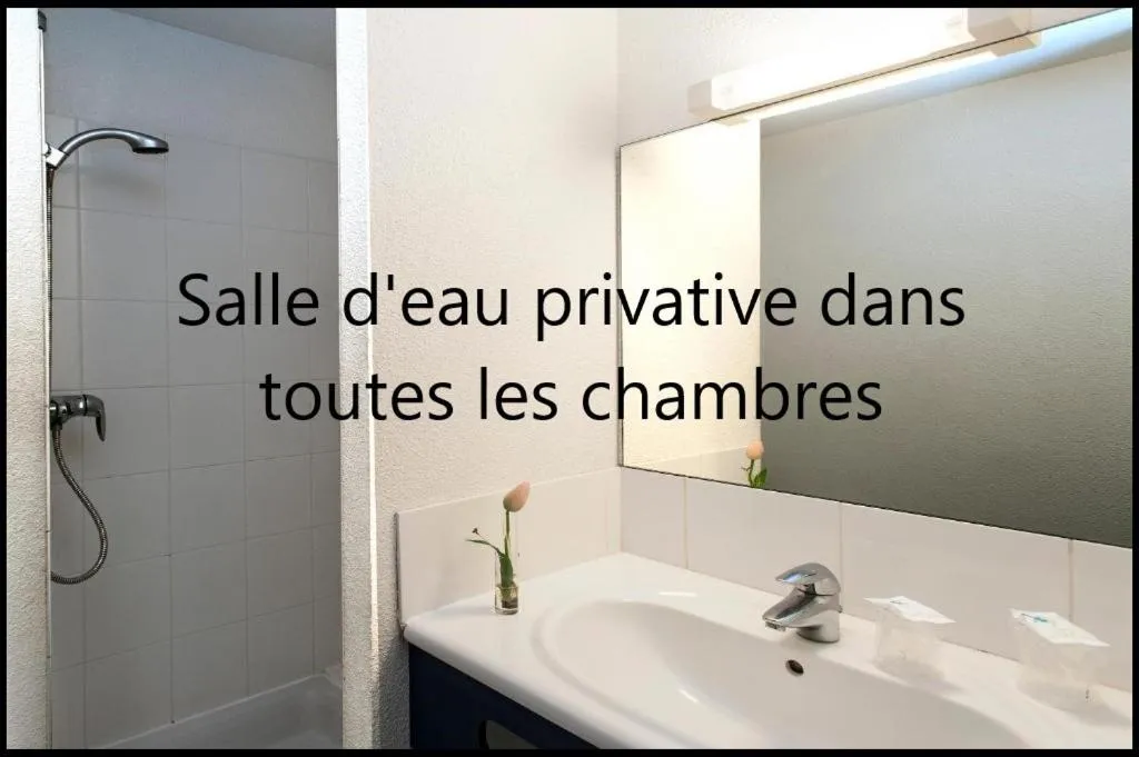 Bathroom in Brit Hotel Essentiel Saint-Flour