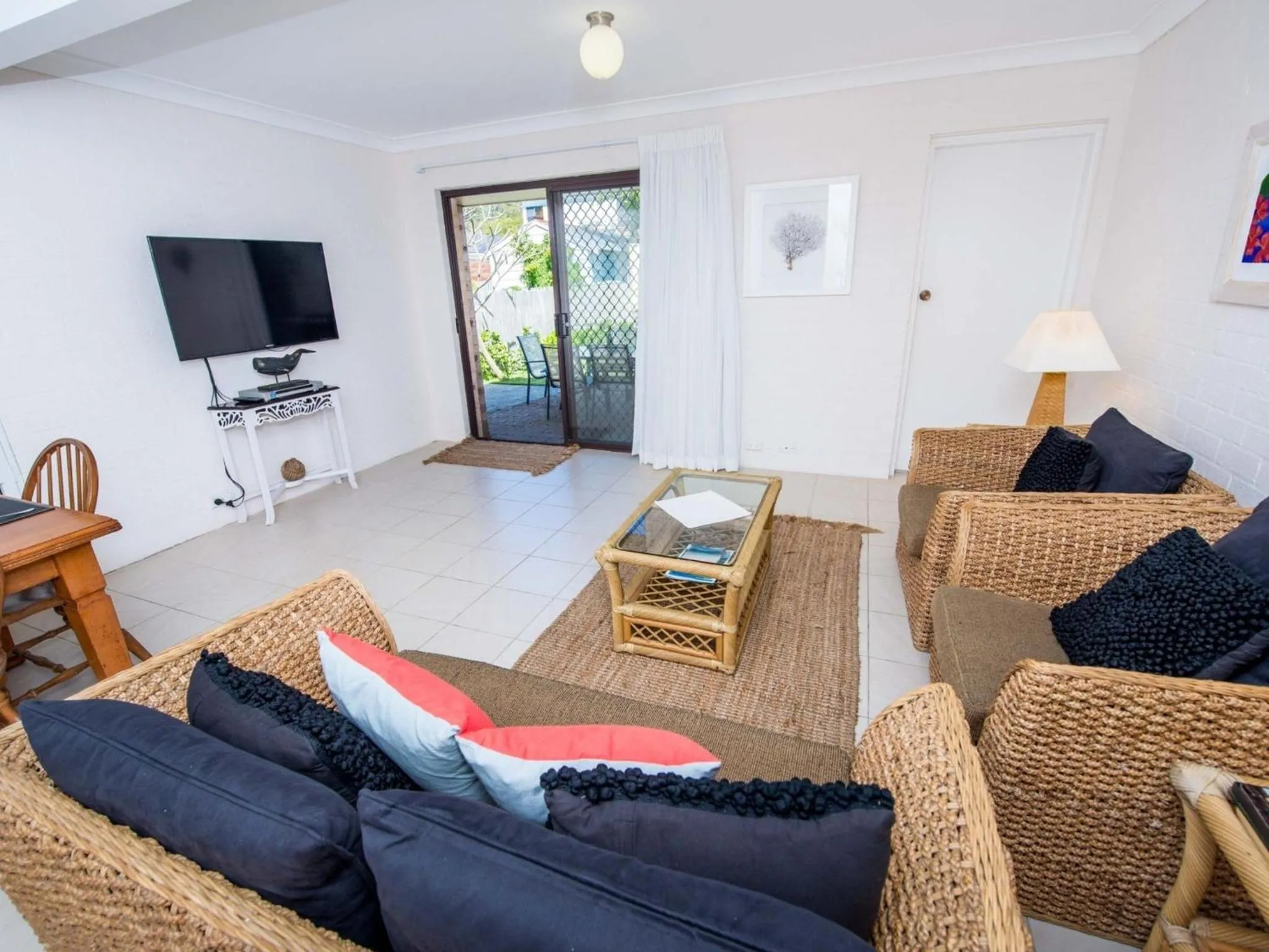 1 19 Norburn Avenue - Pet friendly property only 290 metres from Little beach waterfront.