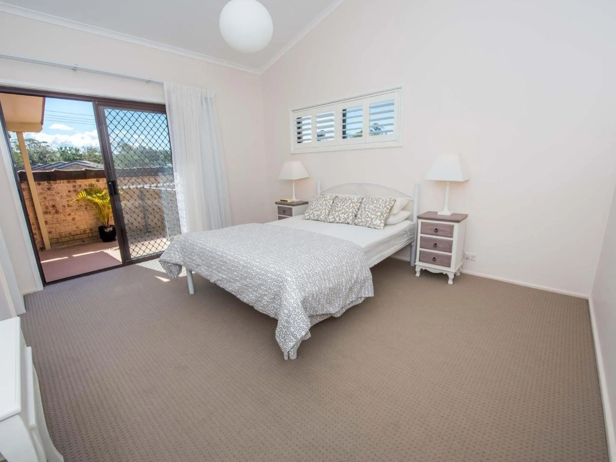 1 19 Norburn Avenue - Pet friendly property only 290 metres from Little beach waterfront.