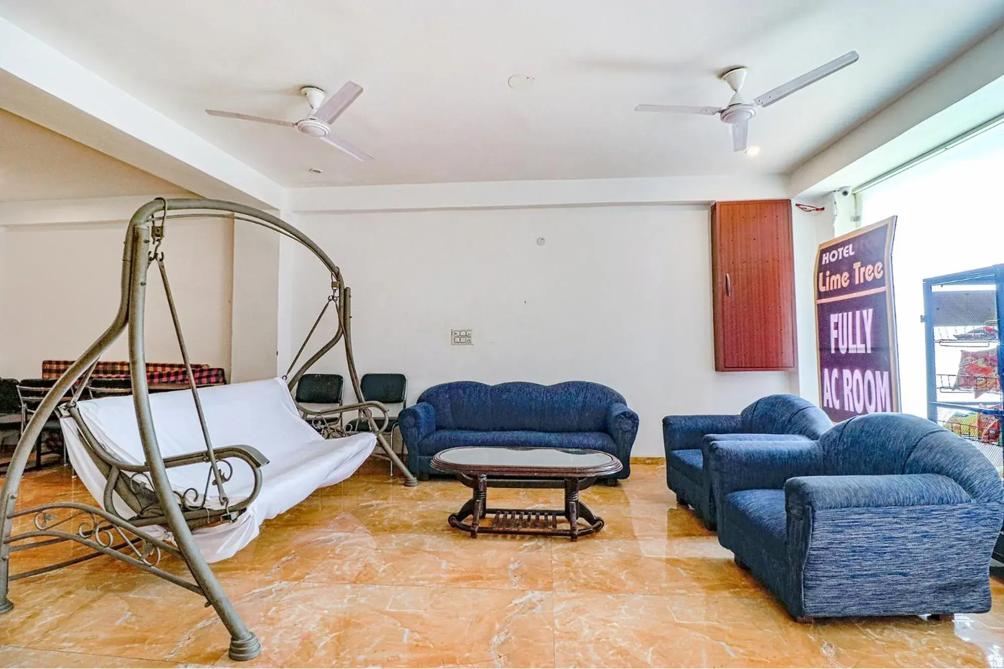 Seating area in FabHotel Lime Tree - Nr Yashobhoomi Convention Centre Seating area in FabHotel Lime Tree - Nr Yashobhoomi Convention Centre