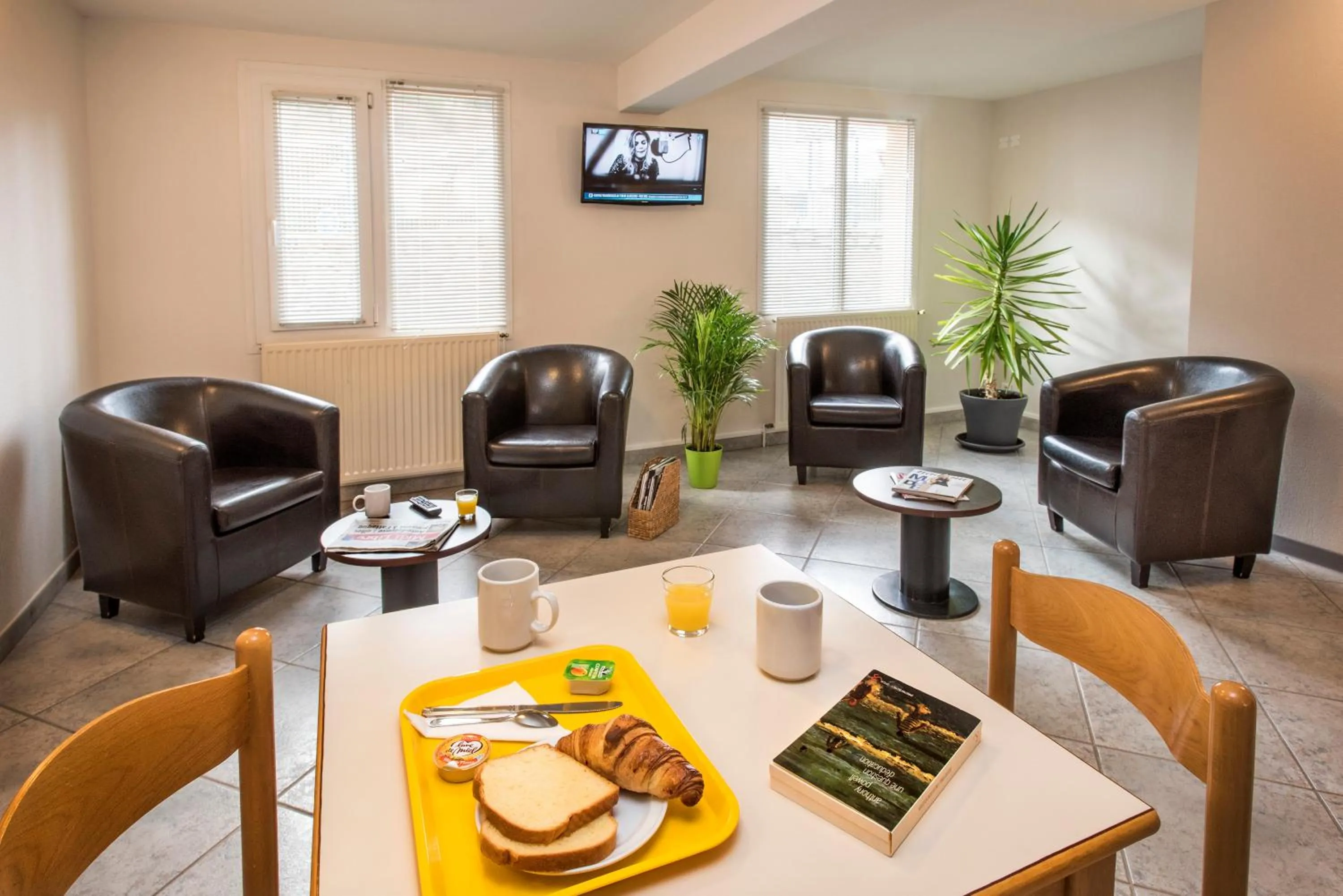 Living room in Brit Hotel Essentiel Deltour Mende