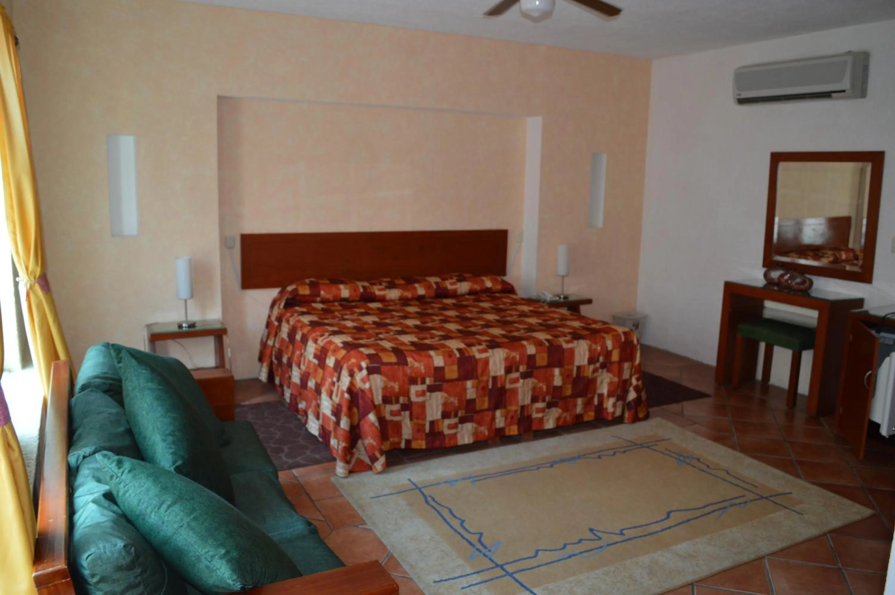 Photo of the whole room, Bed in Hotel La Rienda Mision Tequillan