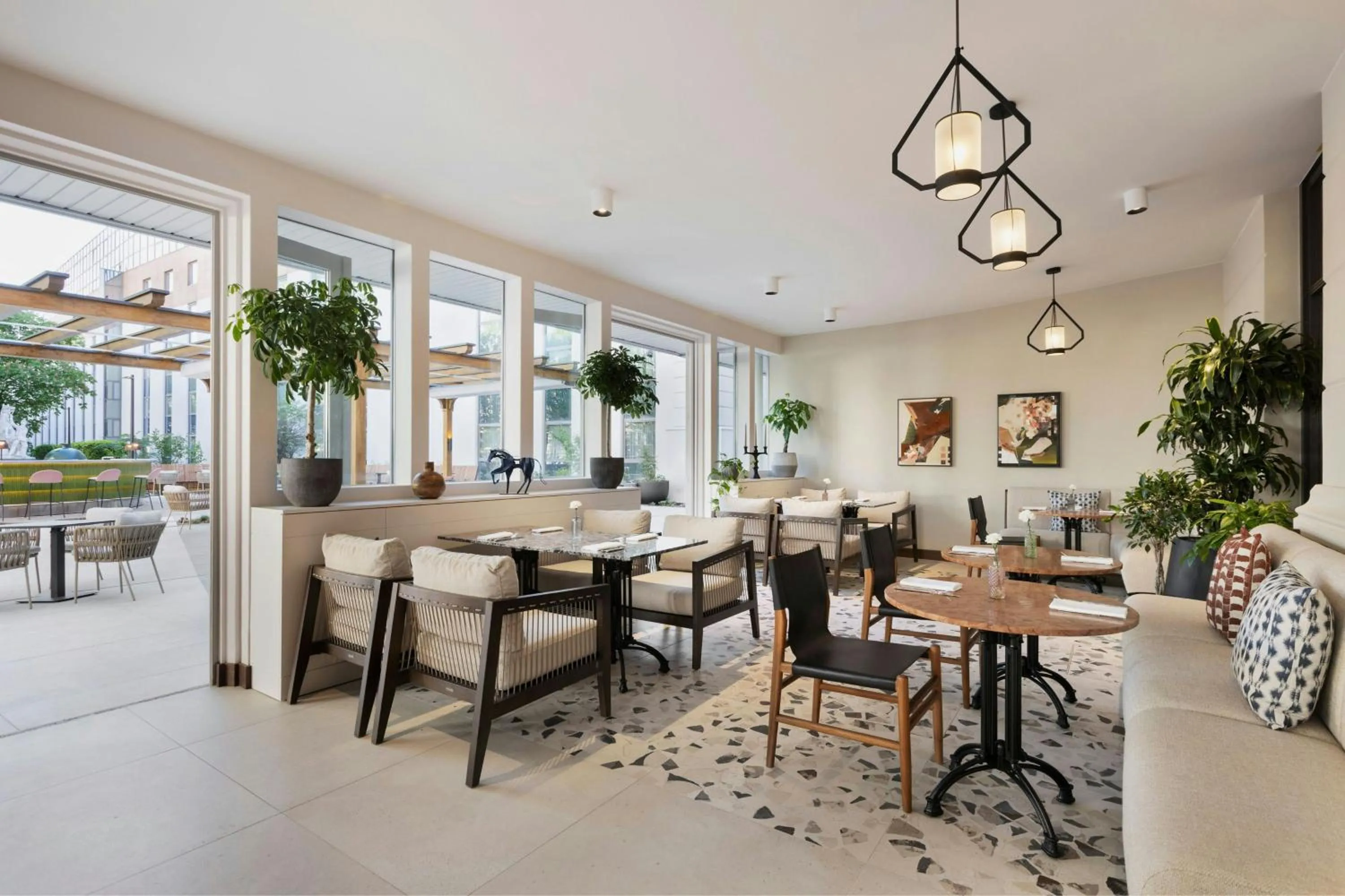 Restaurant/places to eat in Imperial Riding School, Autograph Collection