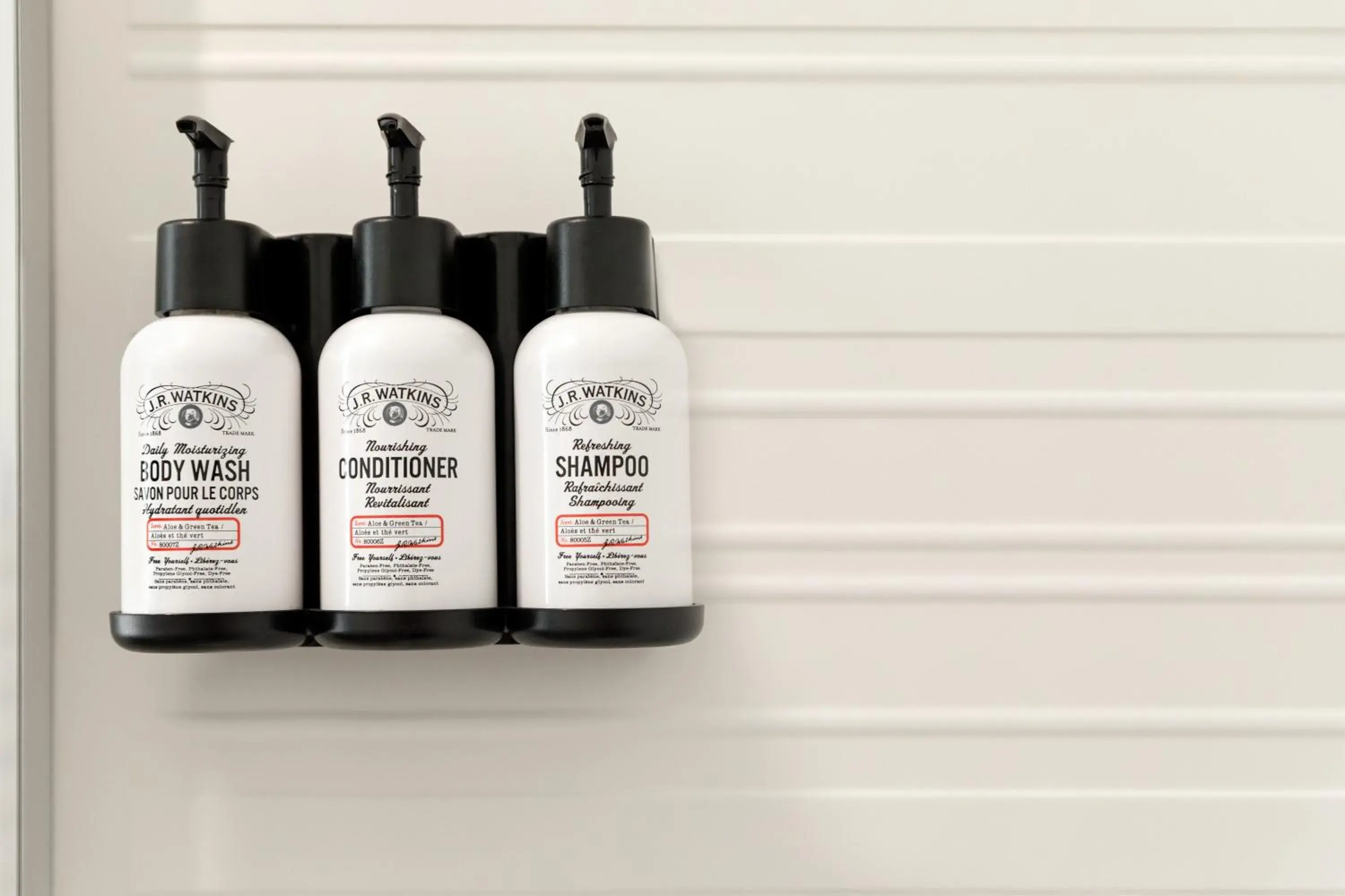 Bathroom in avid hotels - Chicago O Hare - Des Plaines Bathroom in avid hotels - Chicago O Hare - Des Plaines