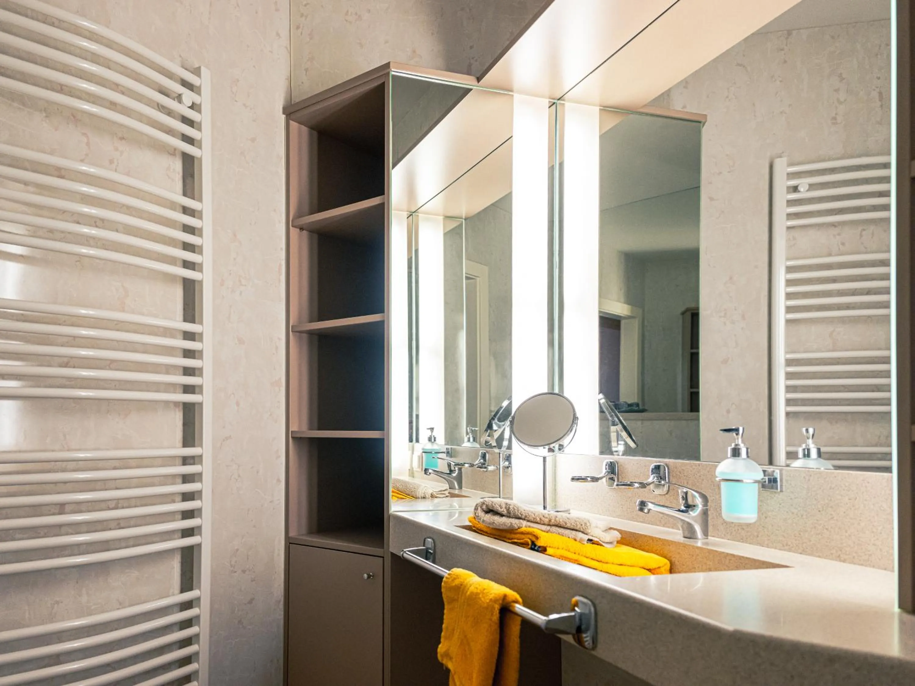 Bathroom in Zirben Diamant Rooms & Dogs