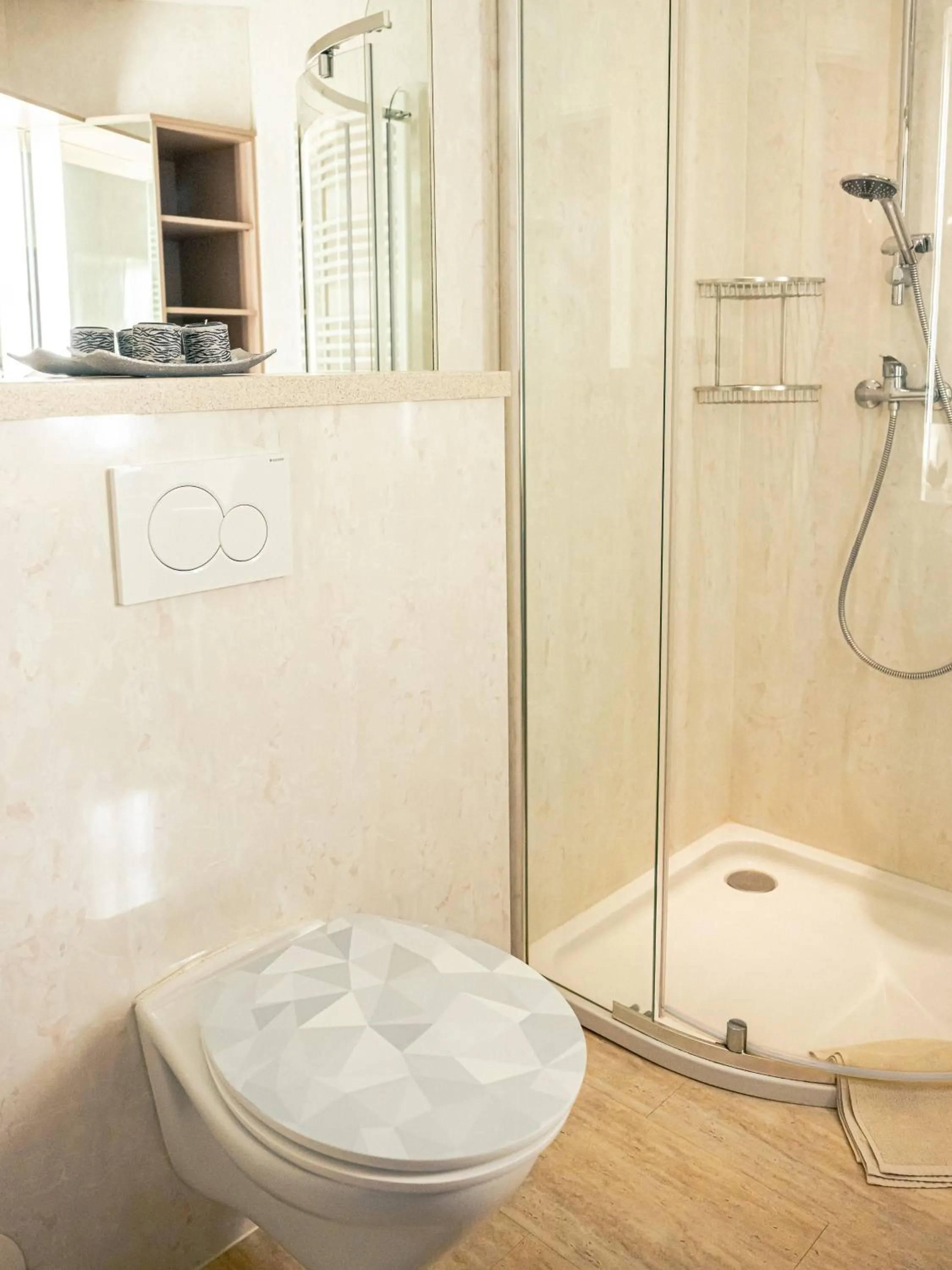 Shower in Zirben Diamant Rooms & Dogs