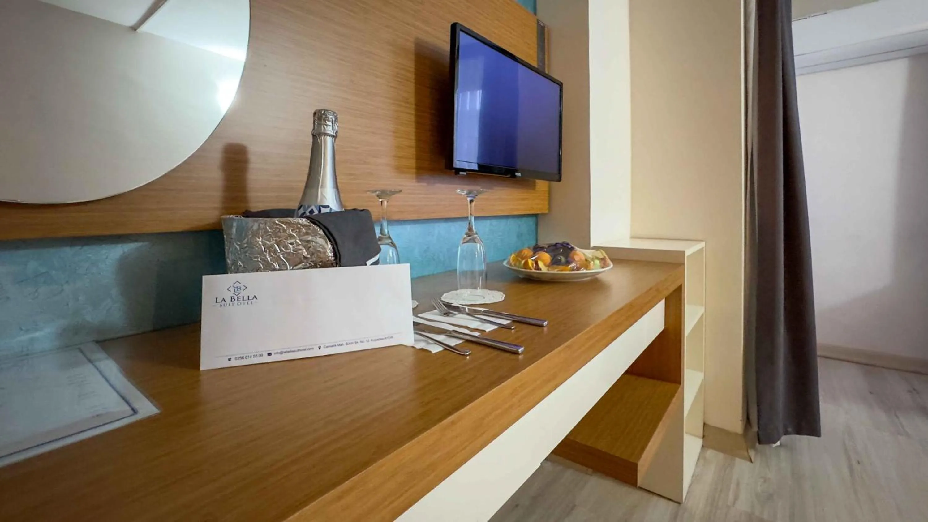 room service in La Bella Suit Otel