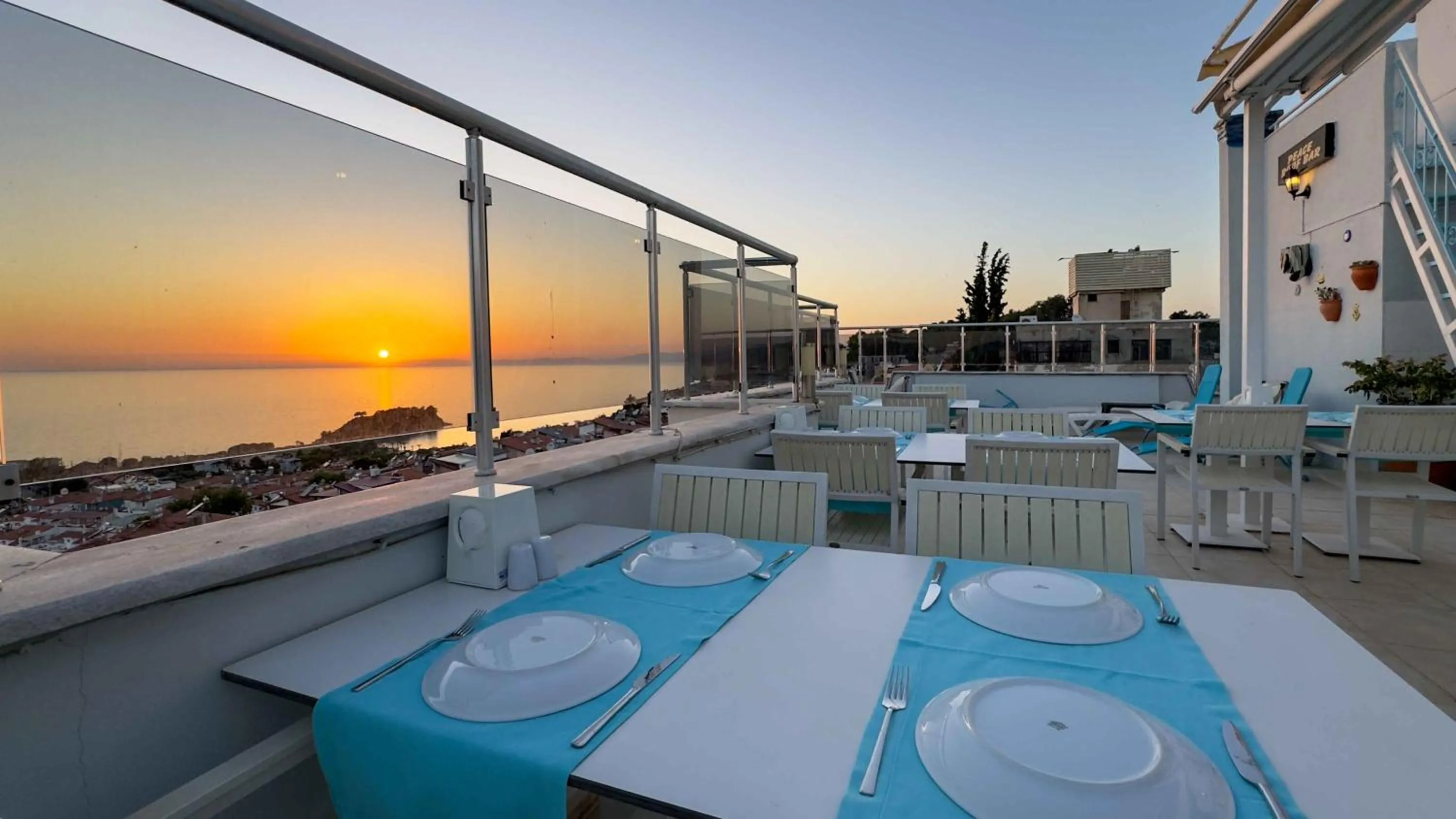 Restaurant/places to eat in La Bella Suit Otel