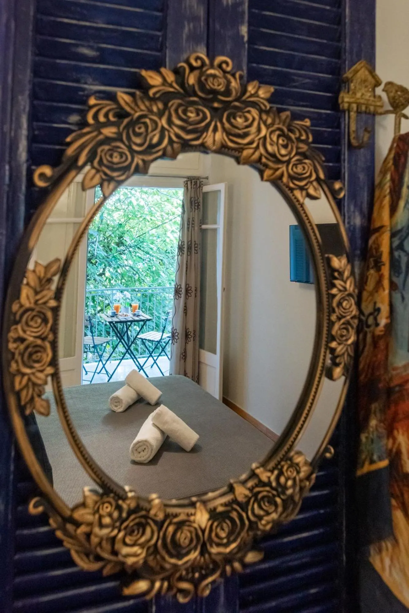 Decorative detail in Blue Ark Acropolis Light