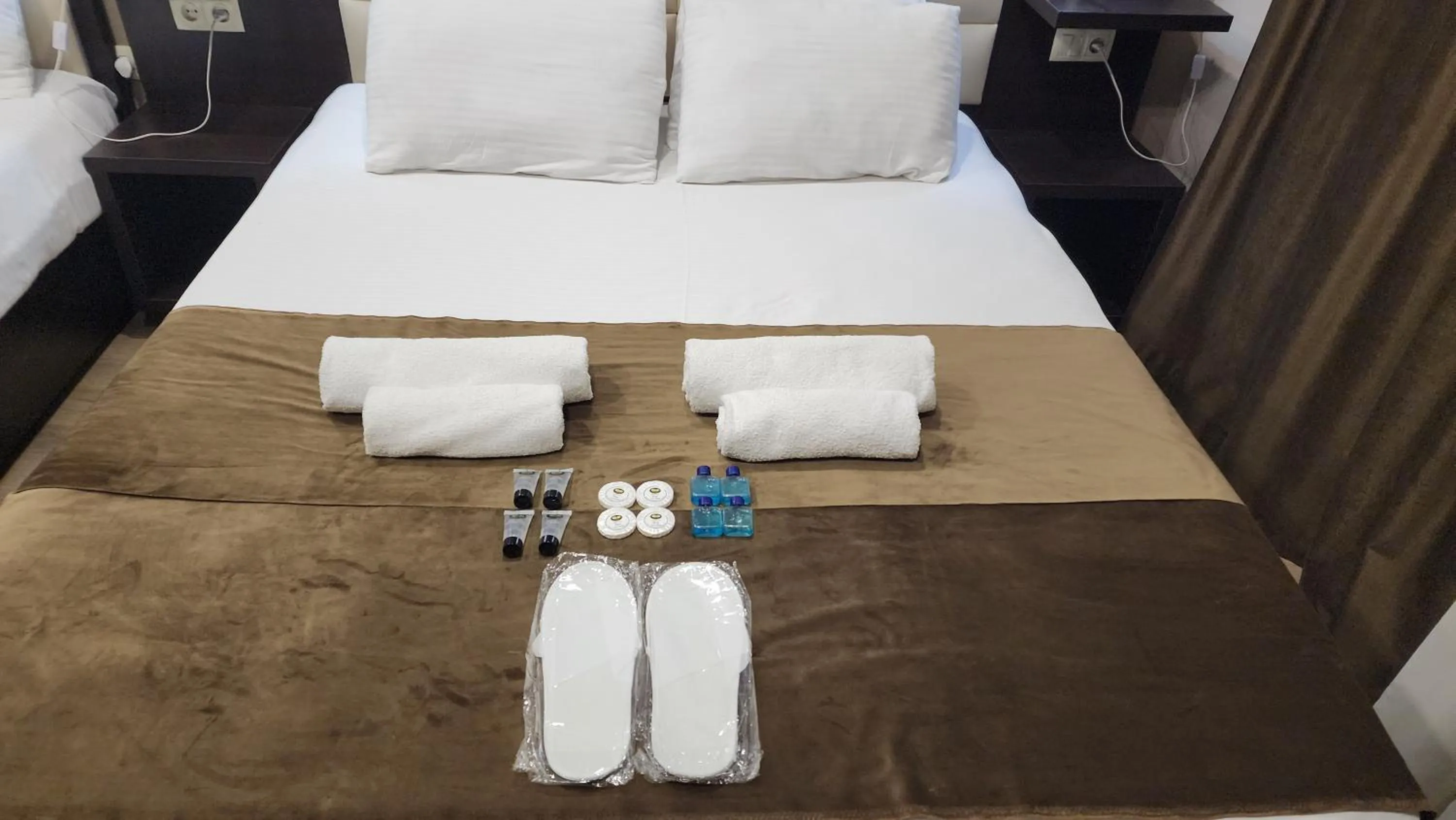 Property building, Bed in HOTELDS