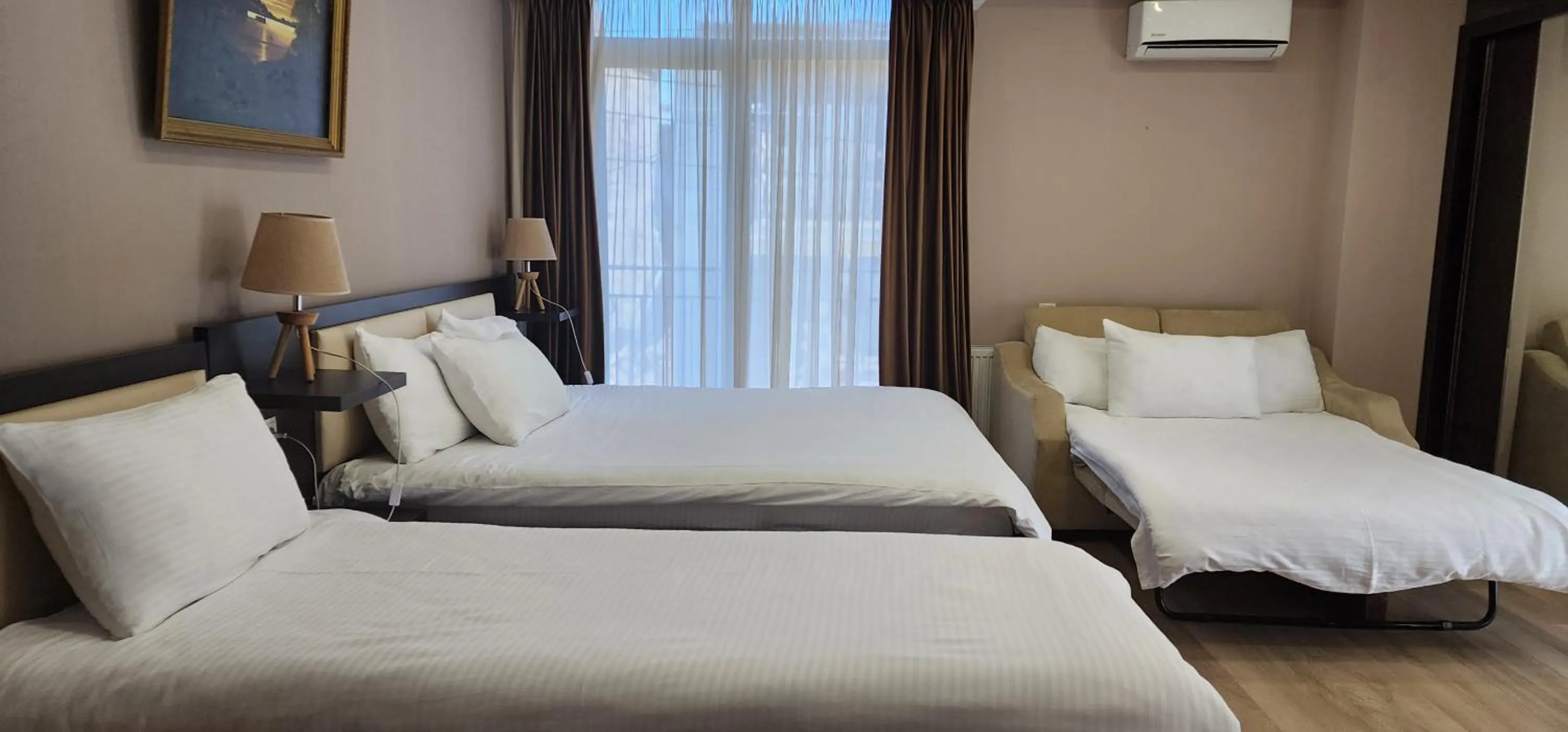 Photo of the whole room, Bed in HOTELDS