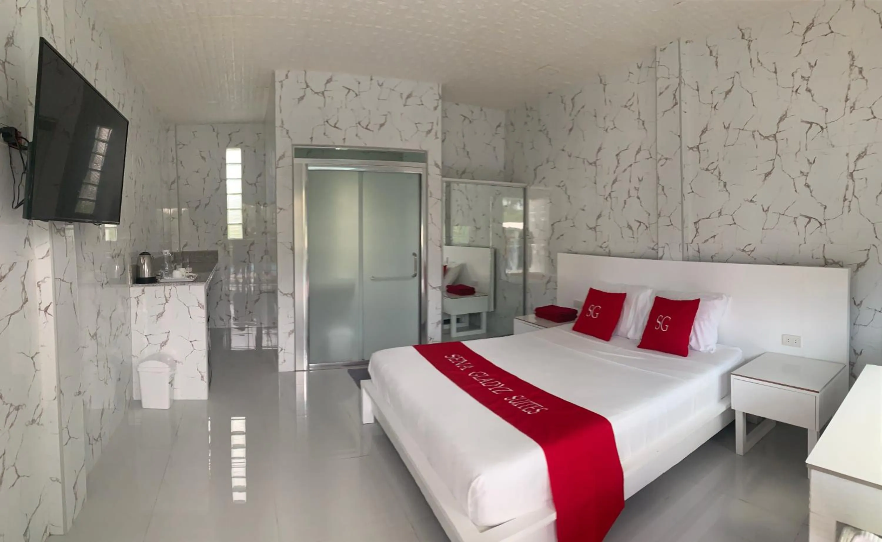 Bed in Sena Gladyz Suites