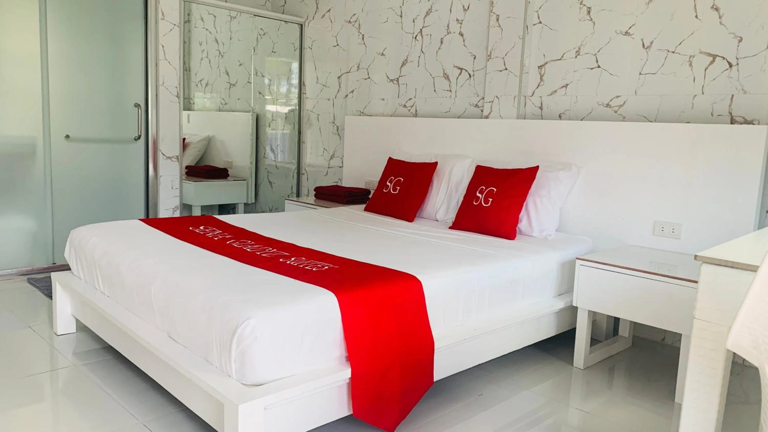 Bed in Sena Gladyz Suites