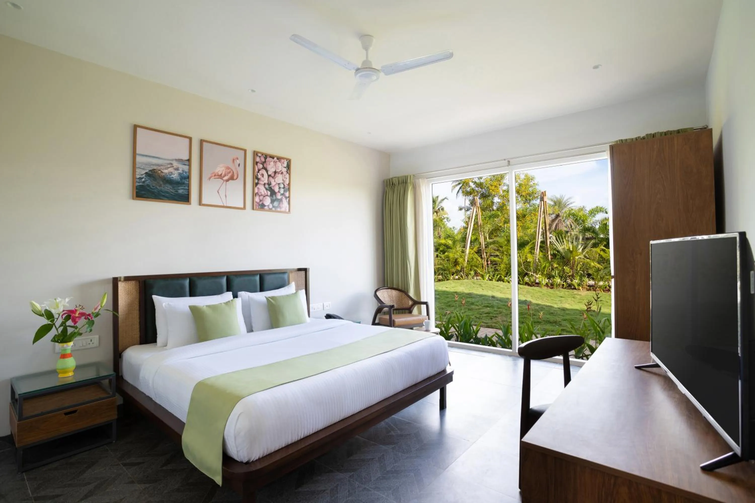 Bed in Sibaya Beach Resort, Morjim