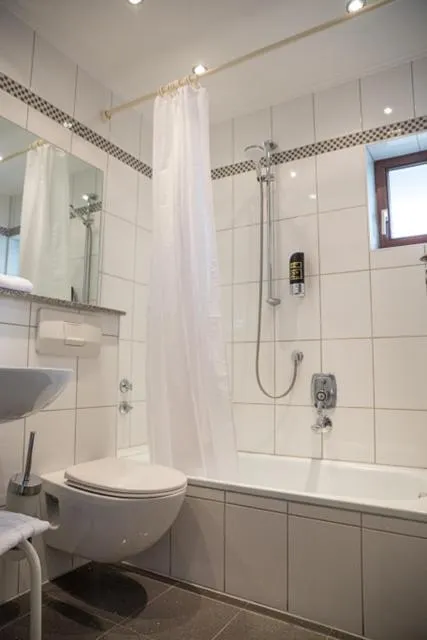 Bathroom in Hotel Brunnenhof