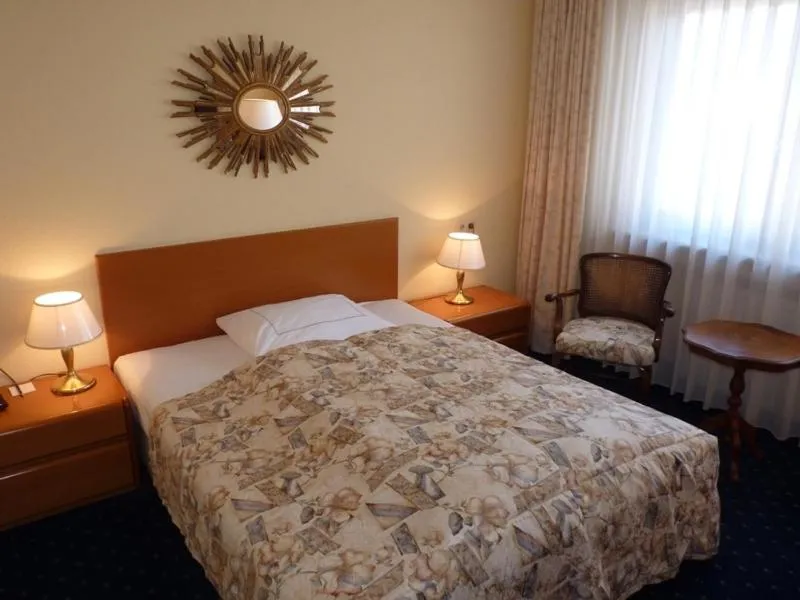 Bedroom, Bed in Hotel Brunnenhof