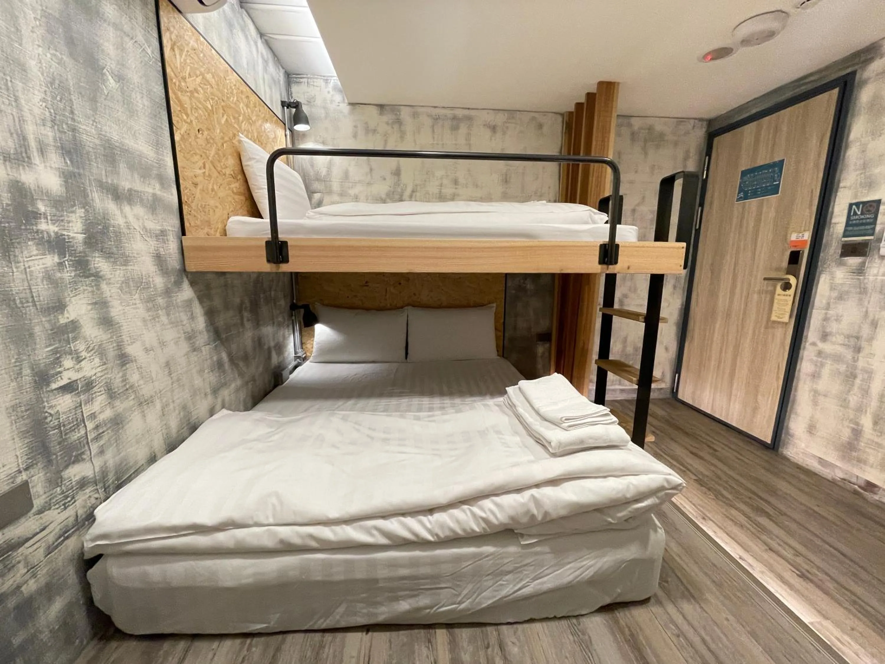 bunk bed, Bed in Tainanwow