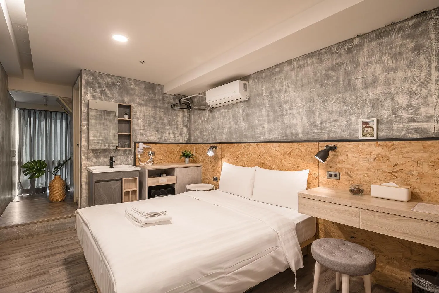 Photo of the whole room, Bed in Tainanwow